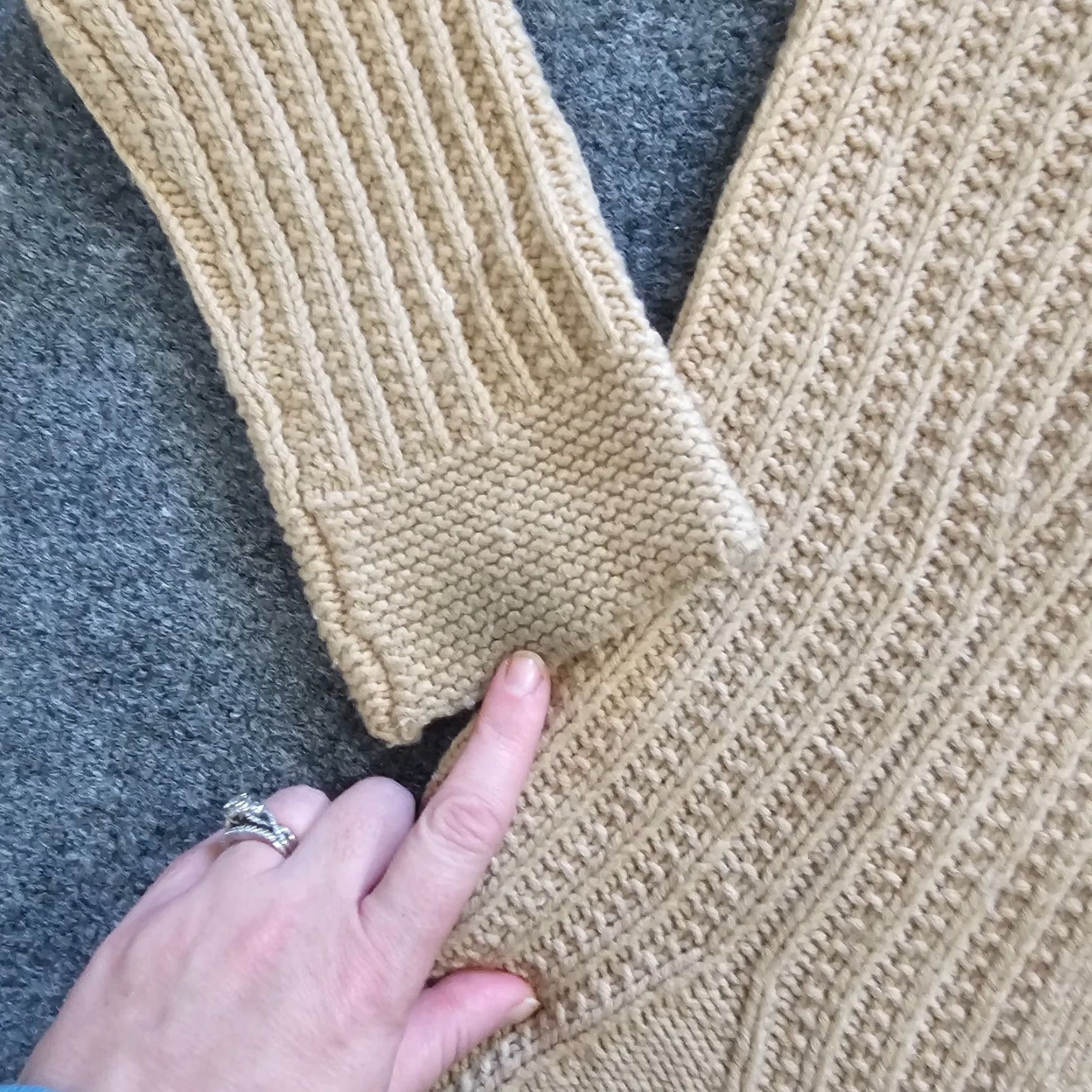 Camel Sleeping On Snow Cardigan Sweater Women Small Beige Camel Hair Blend Long Sleeve Size S / US 4 / IT 40 - 6 Thumbnail
