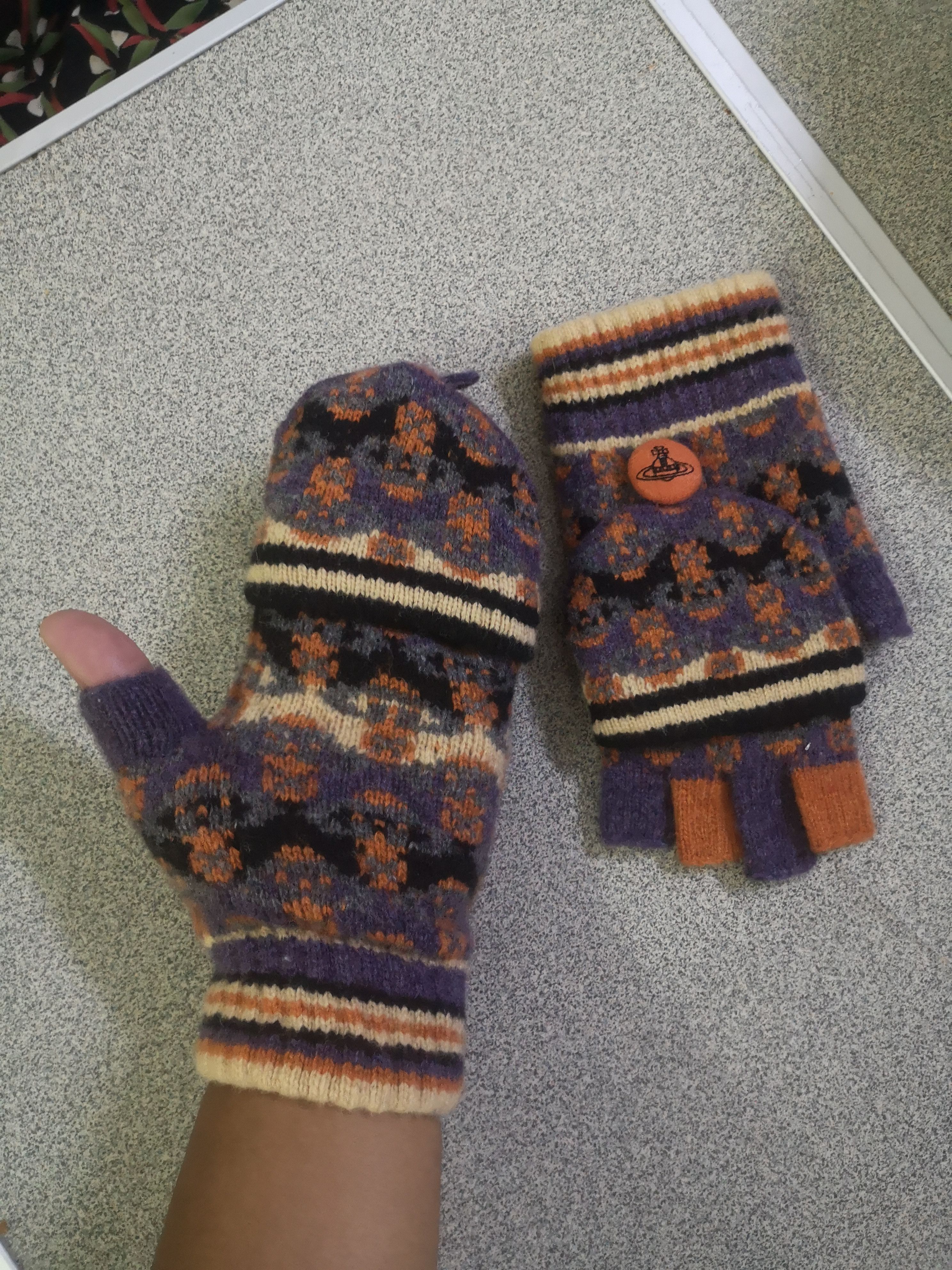 Designer × Vivienne Westwood Vivienne Westwood Glove Size ONE SIZE - 8 Thumbnail