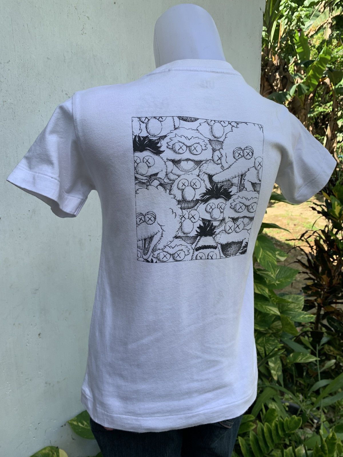 Cartoon Network × Kaws × Uniqlo Uniqlo x Kaws Sesame Street Pocket Graphic Top Size S / US 4 / IT 40 - 2 Thumbnail
