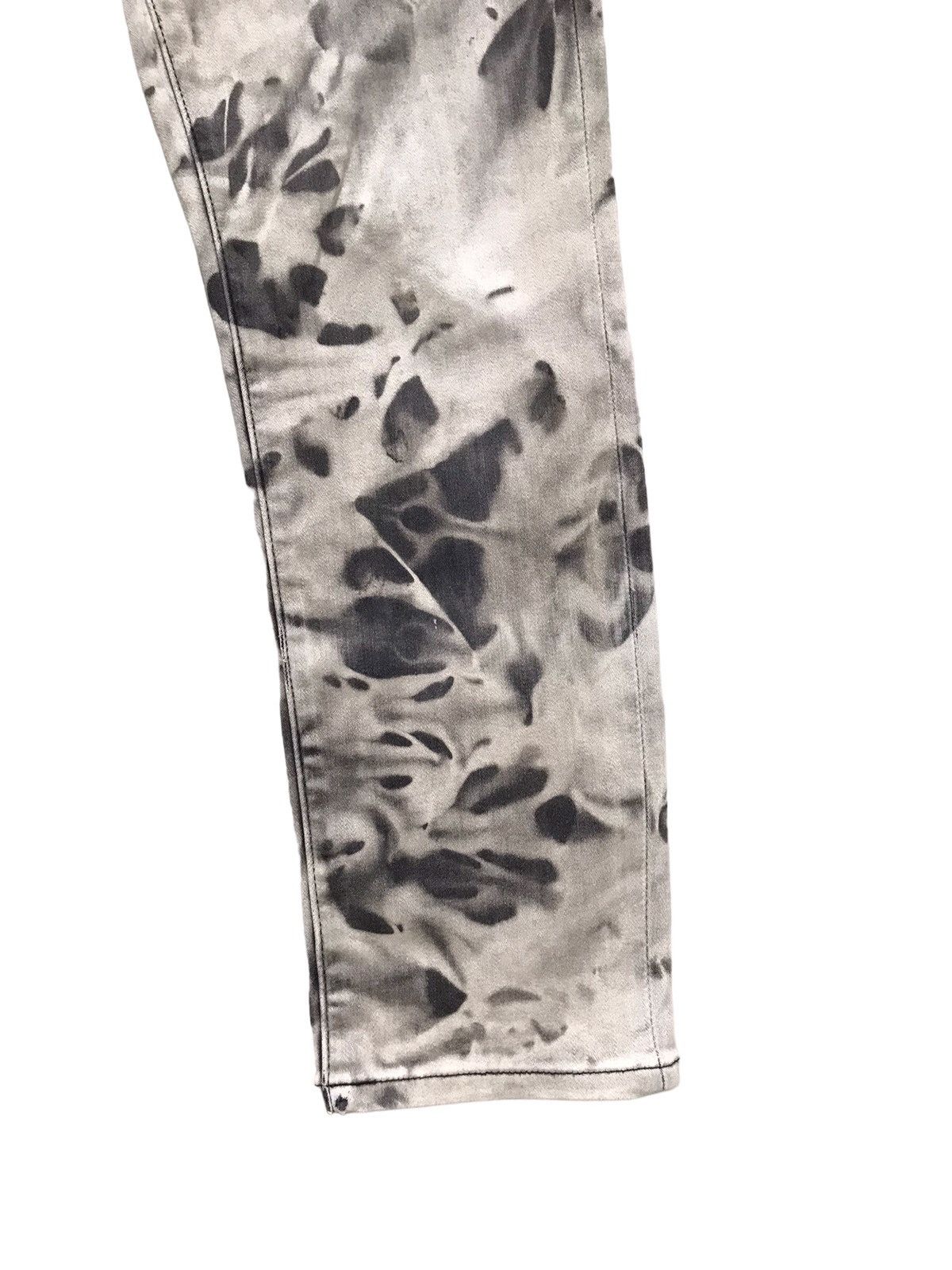 Japanese Brand Uniqlo Bleach Acid Wash Heattech Stretchable Denim Jeans Size US 31 - 3 Thumbnail