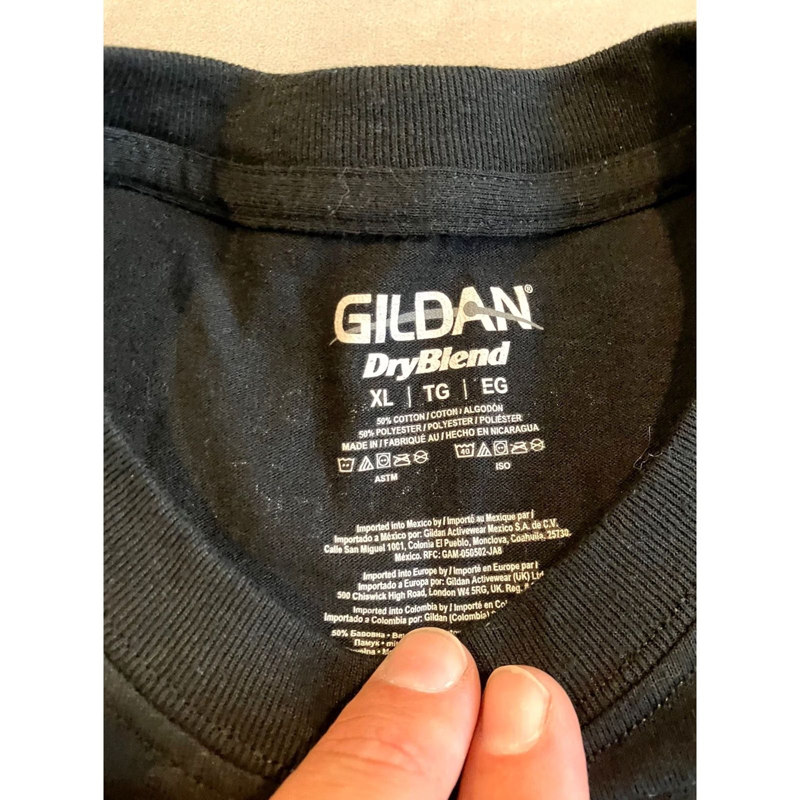 Gildan THE LAST MANILOW CREW Barry Manilow T Shirt Broadway Show RARE Size XL Size US XL / EU 56 / 4 - 3 Thumbnail