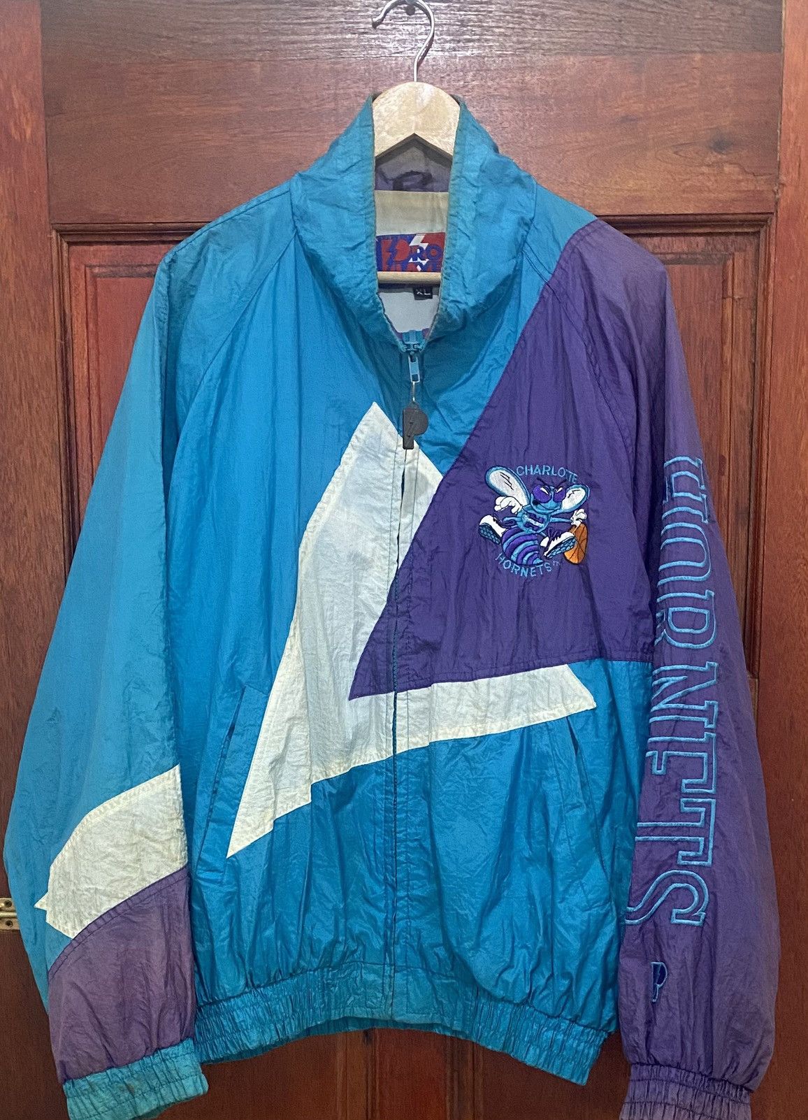 NBA × Pro Player × Vintage Vintage 90s Charlotte Hornets Pro Player Daniel Young Jacket Size US XL / EU 56 / 4 - 1 Thumbnail