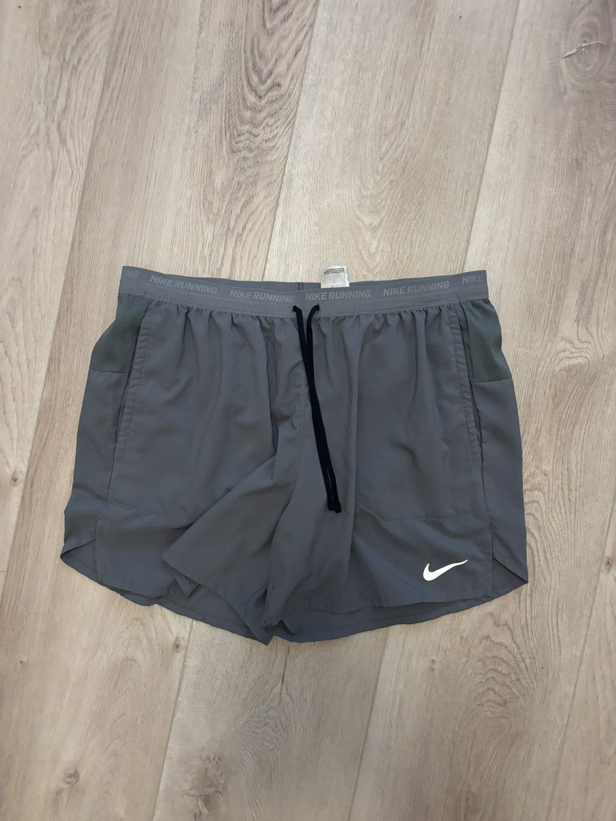 Nike Men’s Grey Nike 3–4” Inseam Running Shorts Athletic Fit Size US 33 - 3 Thumbnail