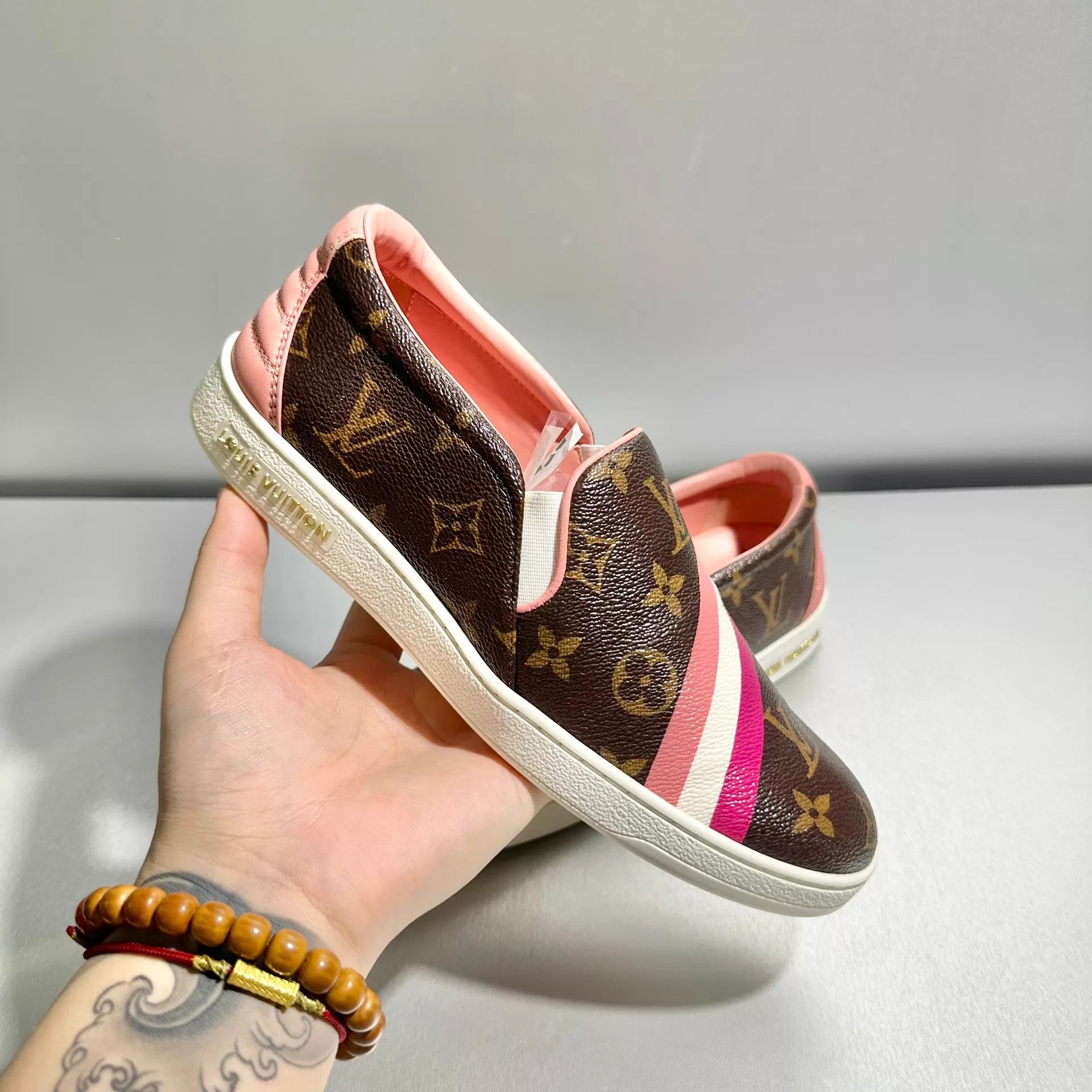 Louis Vuitton LV Monogram slip-on 37.5 2-3 worn excellent Size US 7 / IT 37 - 8 Thumbnail