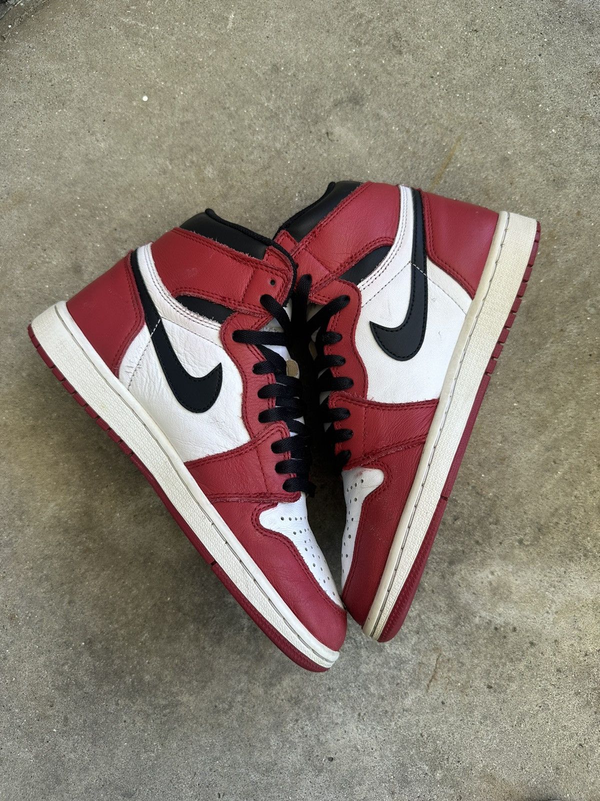 Jordan Brand Nike Air Jordan 1 Retro OG Chicago 2015 size 8 Size US 8 / EU 41 - 2 Thumbnail