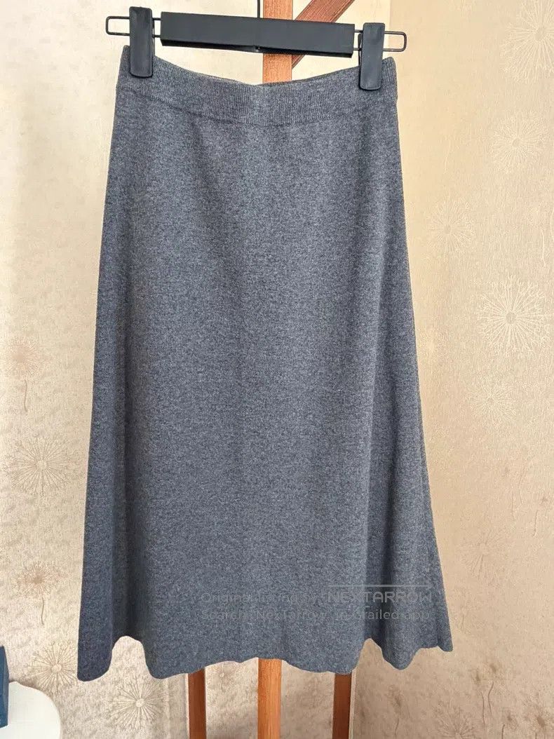 Loro Piana Loro Piana Full cashmere mini skirt Size 25" / US 0 / IT 36 - 1 Thumbnail