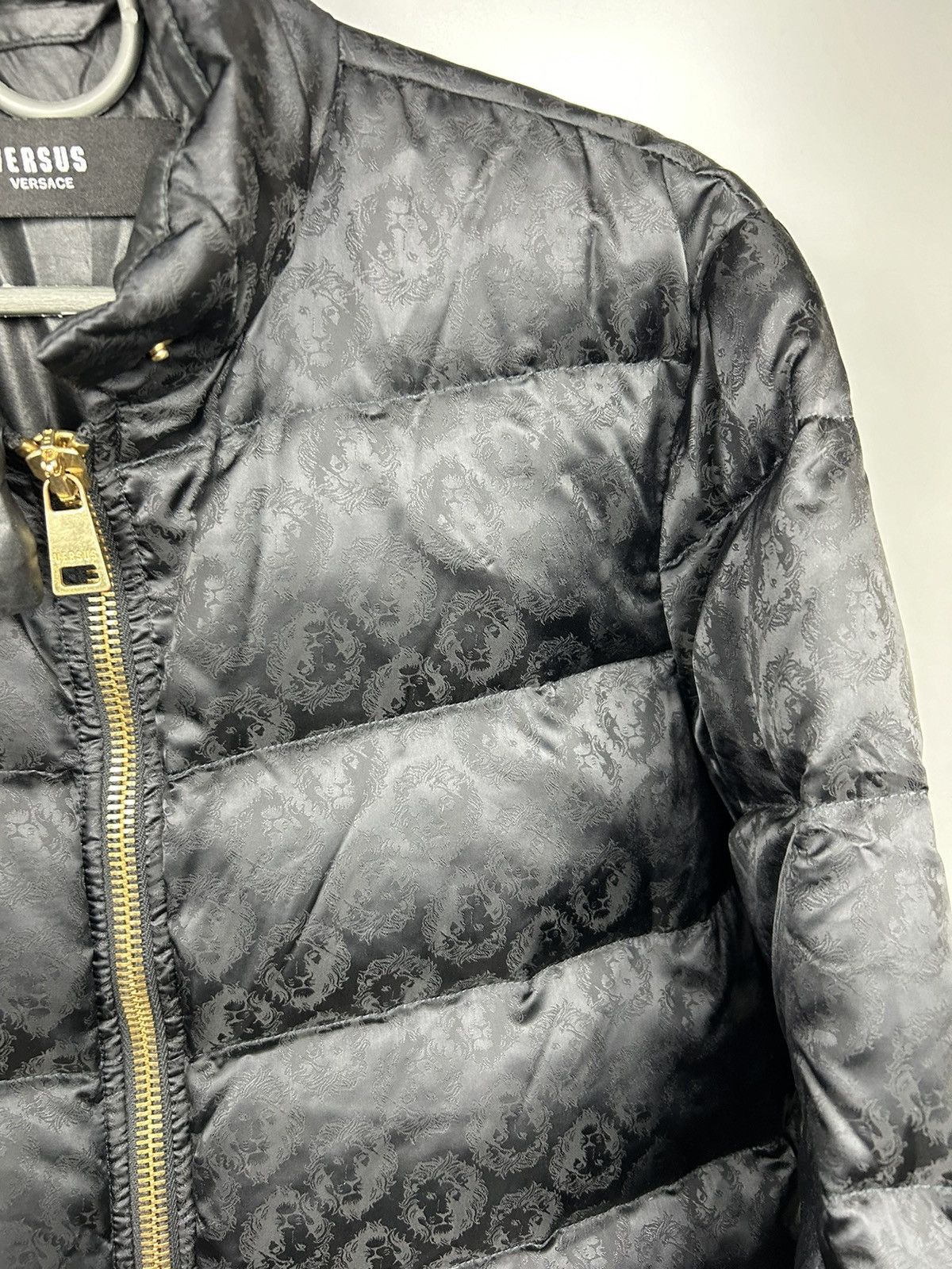 Versace × Versus × Versus Versace Versus Versace Down Jacket Lion Monogram Size US M / EU 48-50 / 2 - 10 Thumbnail