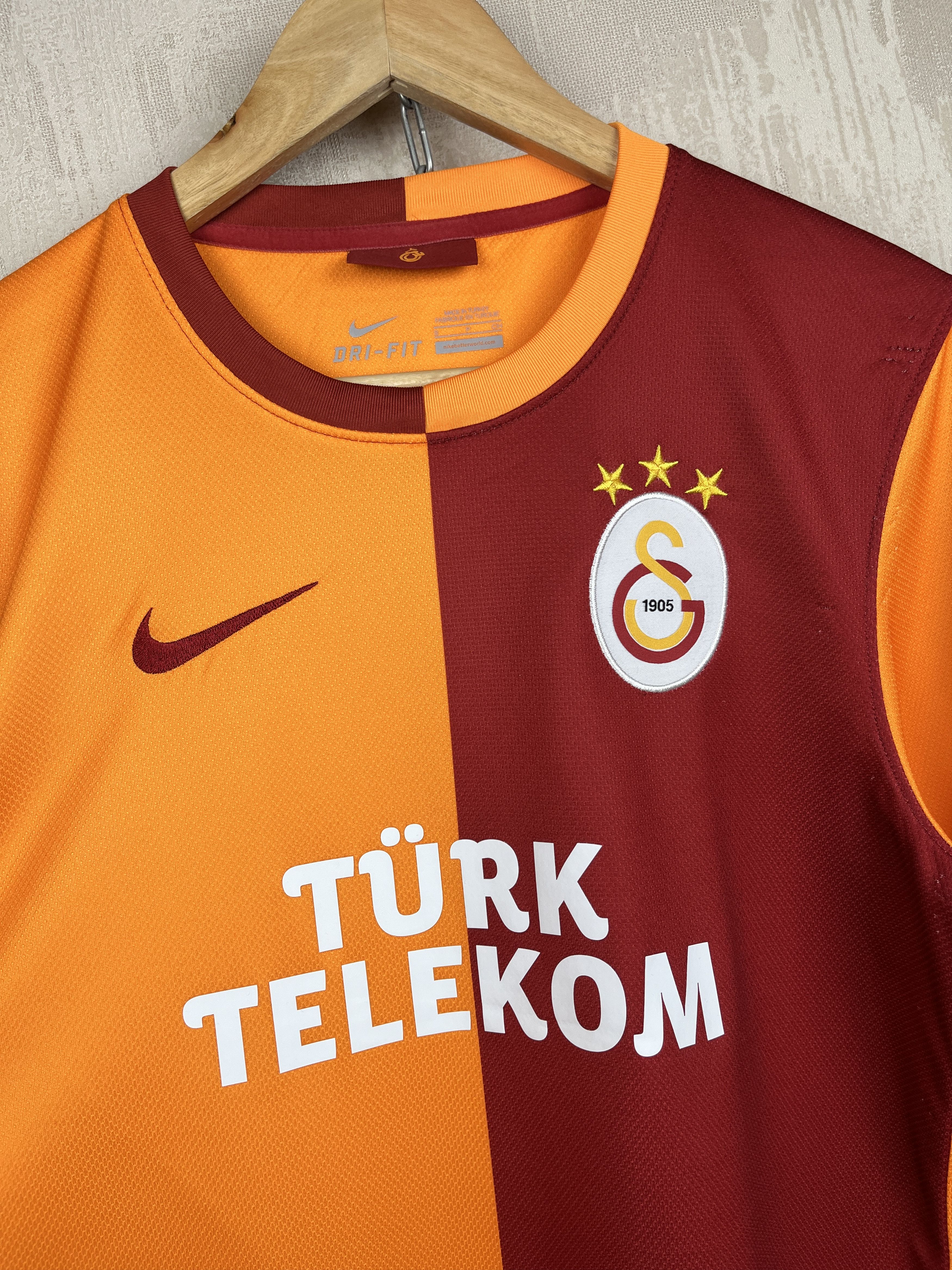 Nike Galatasaray Home Shirt 2013-2014 Soccer Football L/S Jersey Size US S / EU 44-46 / 1 - 3 Thumbnail