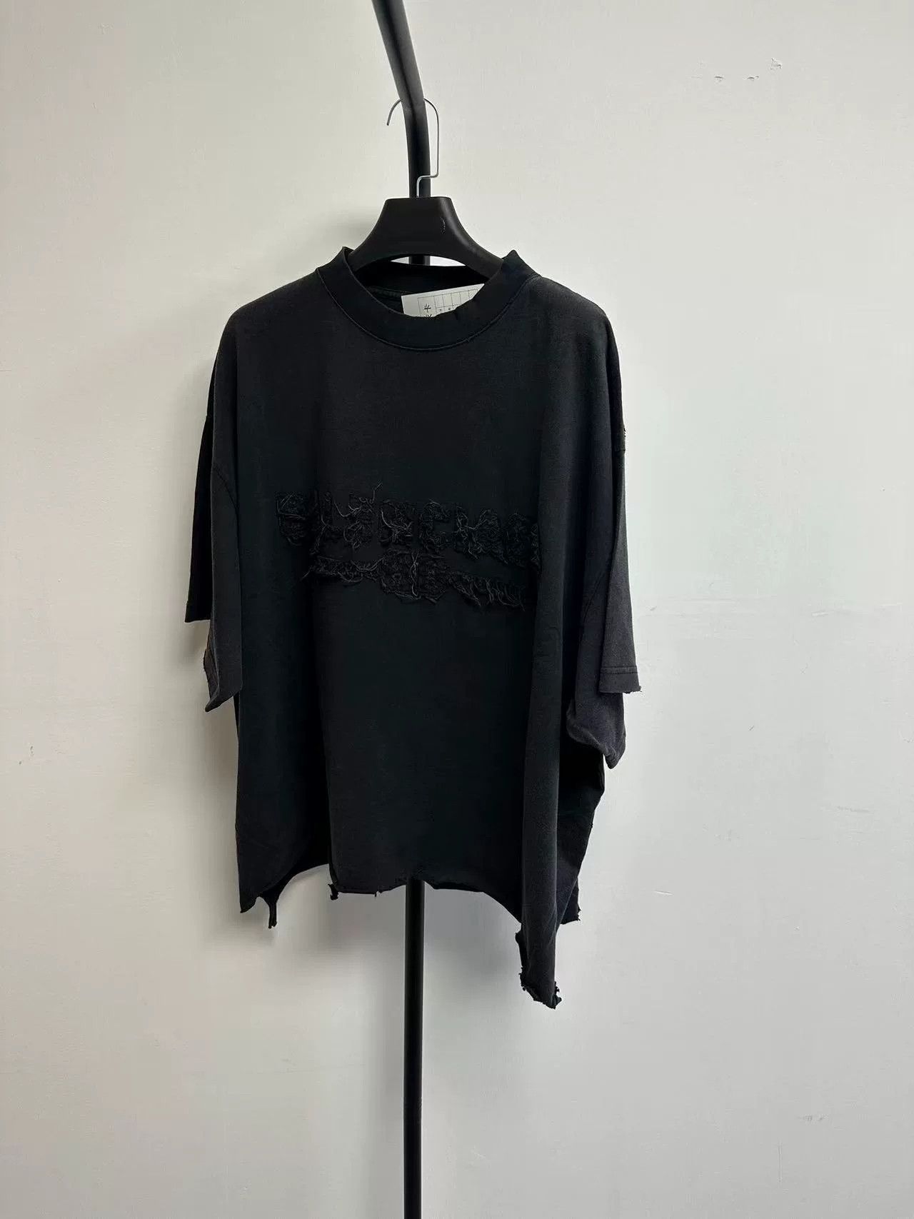 Balenciaga Balenciaga Crewneck Letter Distressed Short Sleeve T-Shirt Size US L / EU 52-54 / 3 - 1 Thumbnail