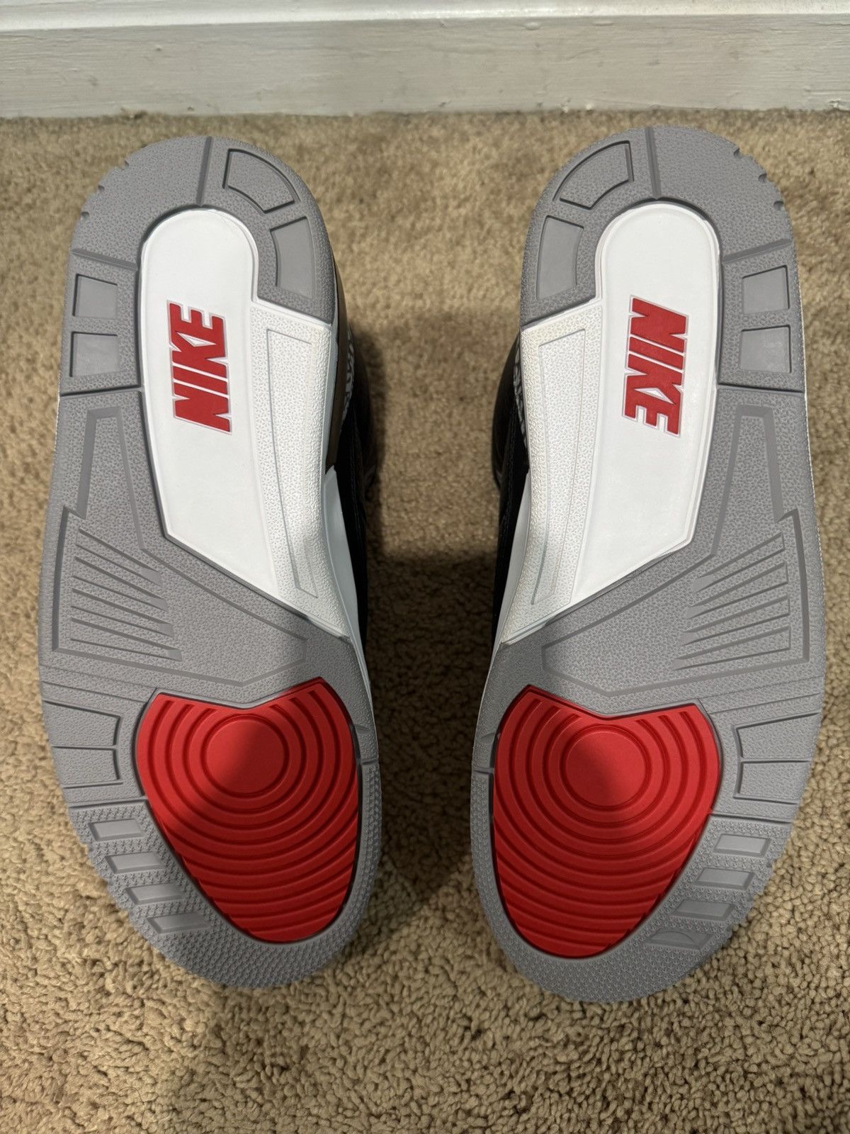 Jordan Brand Jordan 3 Black cement 2018 Size US 10 / EU 43 - 5 Thumbnail