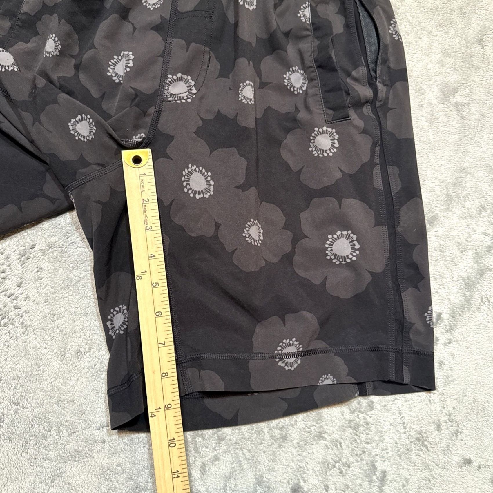 Lululemon Lululemon Pace Breaker Shorts Men's M lined Black Gray Floral Active Gym Size US 31 - 3 Thumbnail