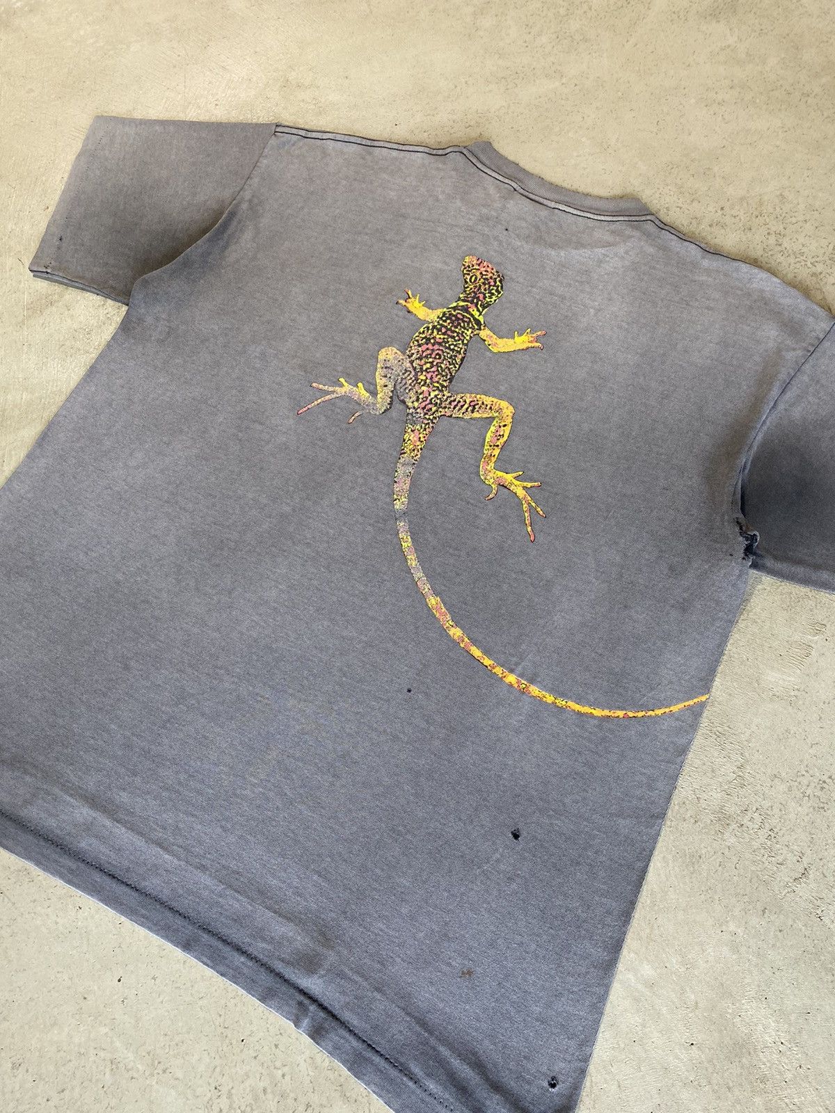 4GSELLER × Marlboro × Vintage Vintage Marlboro Unlimited Lizard Gecko Smoked Faded Shirt Size US XL / EU 56 / 4 - 2 Thumbnail