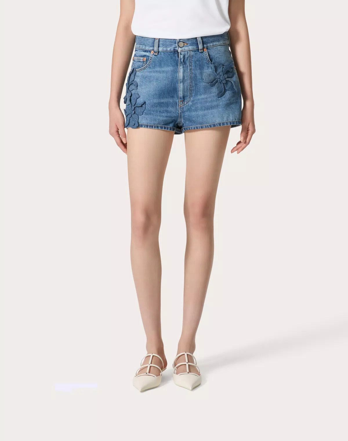 Valentino o1s1wg110625 Embroidered Denim Shorts in Medium Blue Size 28" / US 6 / IT 42 - 4 Thumbnail