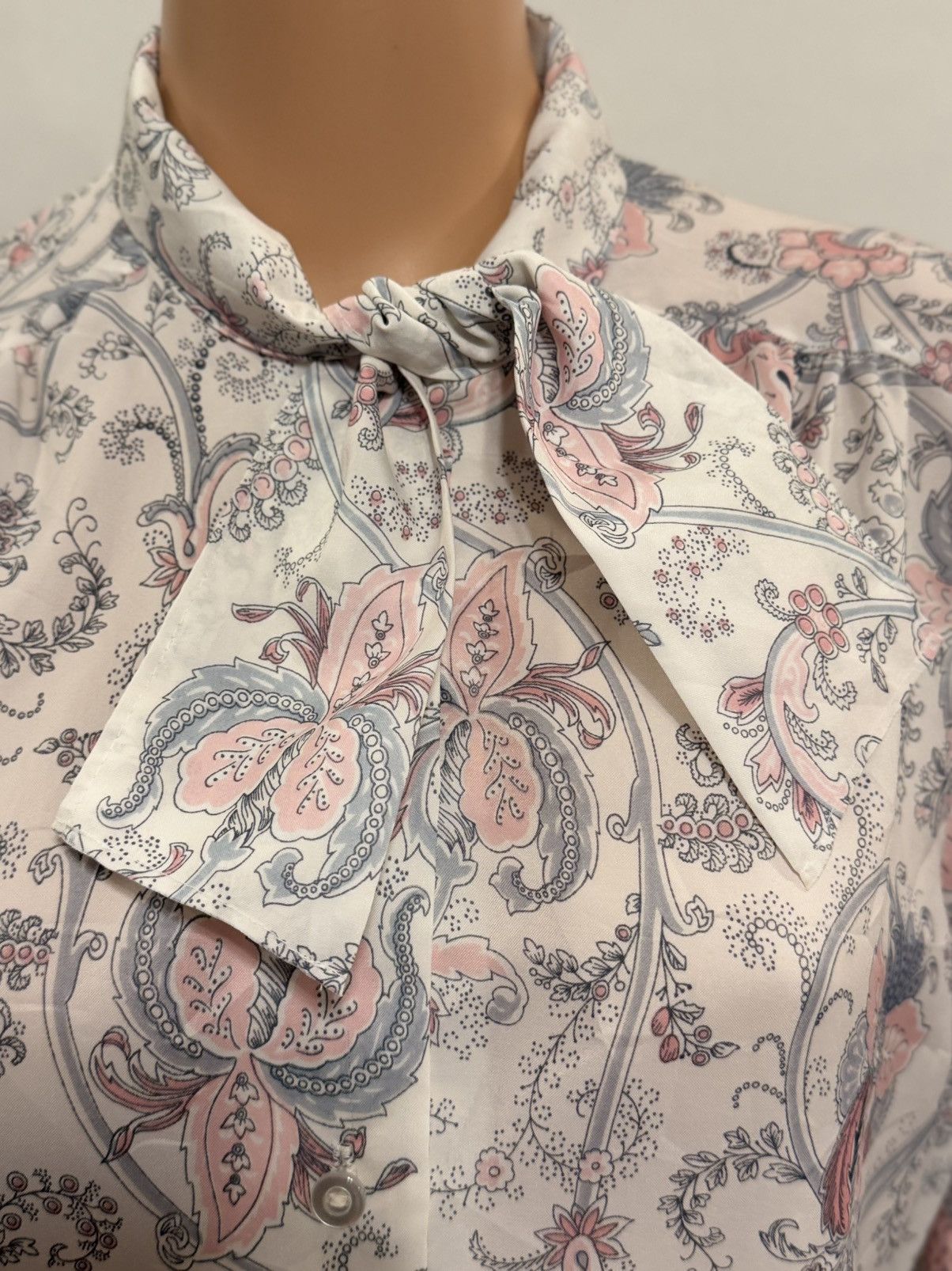 Vintage Vintage Made in USA Floral Print Tie Neck Blouse Size L / US 10 / IT 46 - 3 Thumbnail