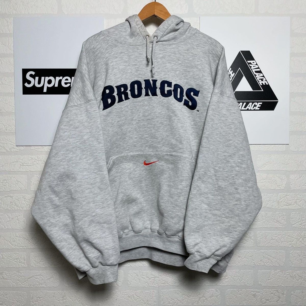 Nike Nike Hoodie Center Central Swoosh Boxy Broncos NFL 90s RARE Size US XL / EU 56 / 4 - 1 Thumbnail