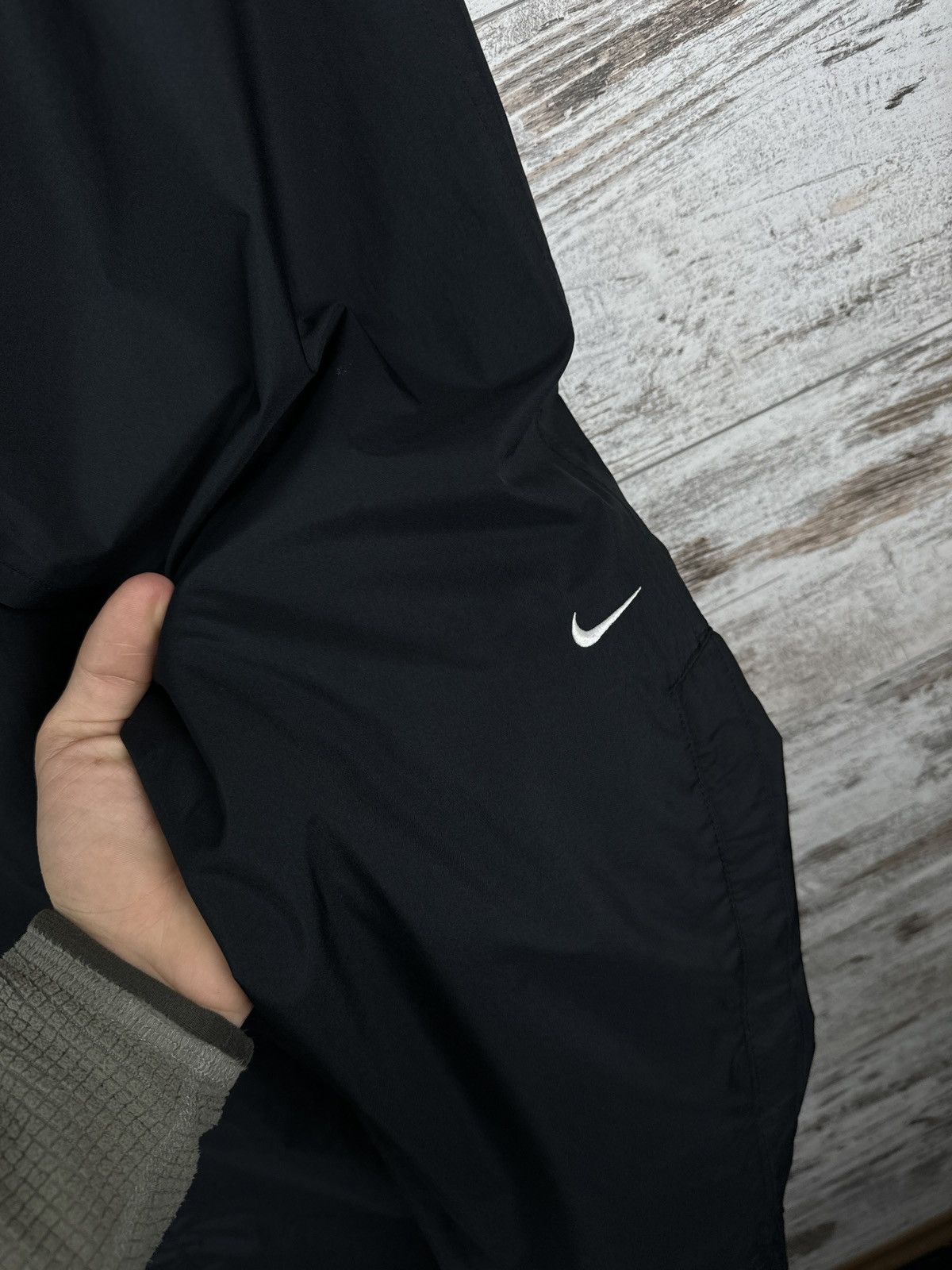 Vintage Mens Vintage Nike swoosh black pants sweatpants drill nylon Size US 32 / EU 48 - 6 Thumbnail