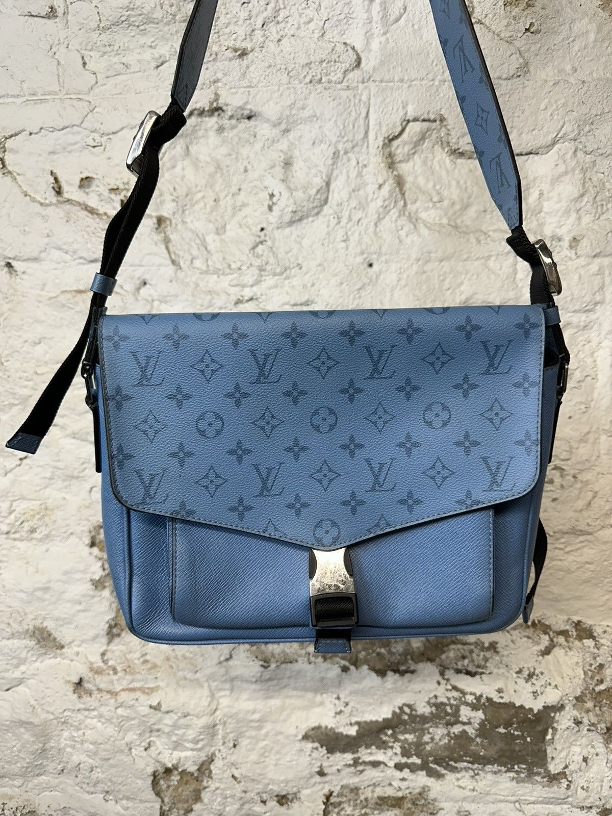 image of Louis Vuitton Taigarama Messengerama Blue Monogram Sidebag, Men's