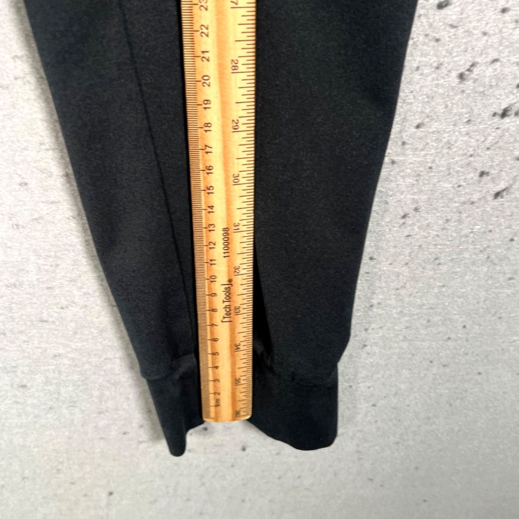 Uniqlo Uniqlo Mens Small Black Ultra Stretch Jogger Pants Drawstring Slim Tapered Pockets Solid 28in Inseam Regular Fit Casual Shoes? Size US 29 - 6 Thumbnail
