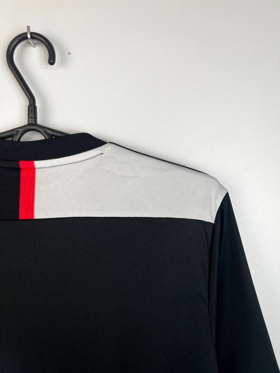 Vintage Juventus Adidas Jersey t-shirts size M Size US M / EU 48-50 / 2 - 8 Thumbnail