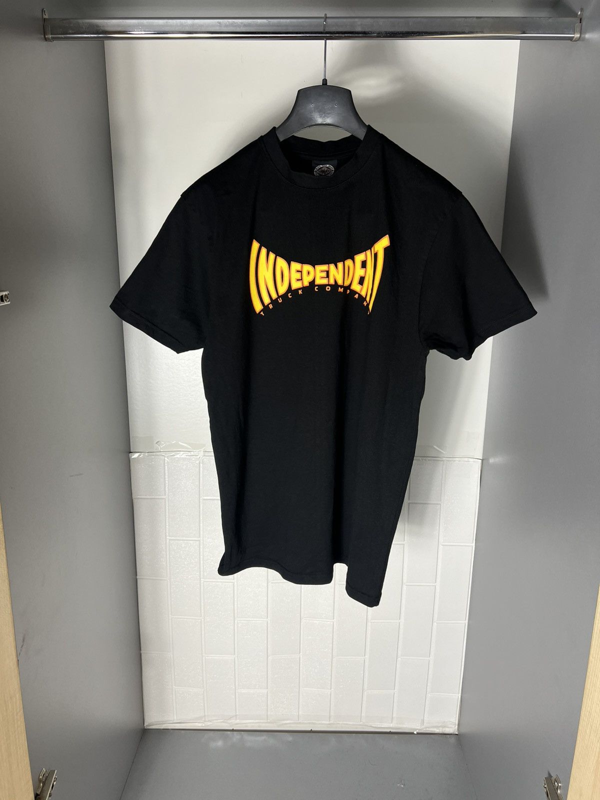 Independent Truck Co. × Vintage VERY RARE INDEPENDENT TRUCK COMPANY BIG LOGO T-SHIRT Y2K SK8 Size US M / EU 48-50 / 2 - 1 Thumbnail