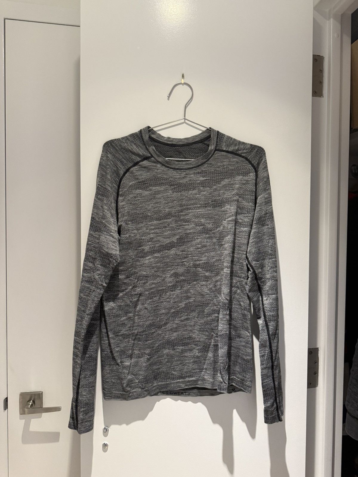 Lululemon Lululemon Long Sleeve Athletic Shirt Size US M / EU 48-50 / 2 - 1 Thumbnail