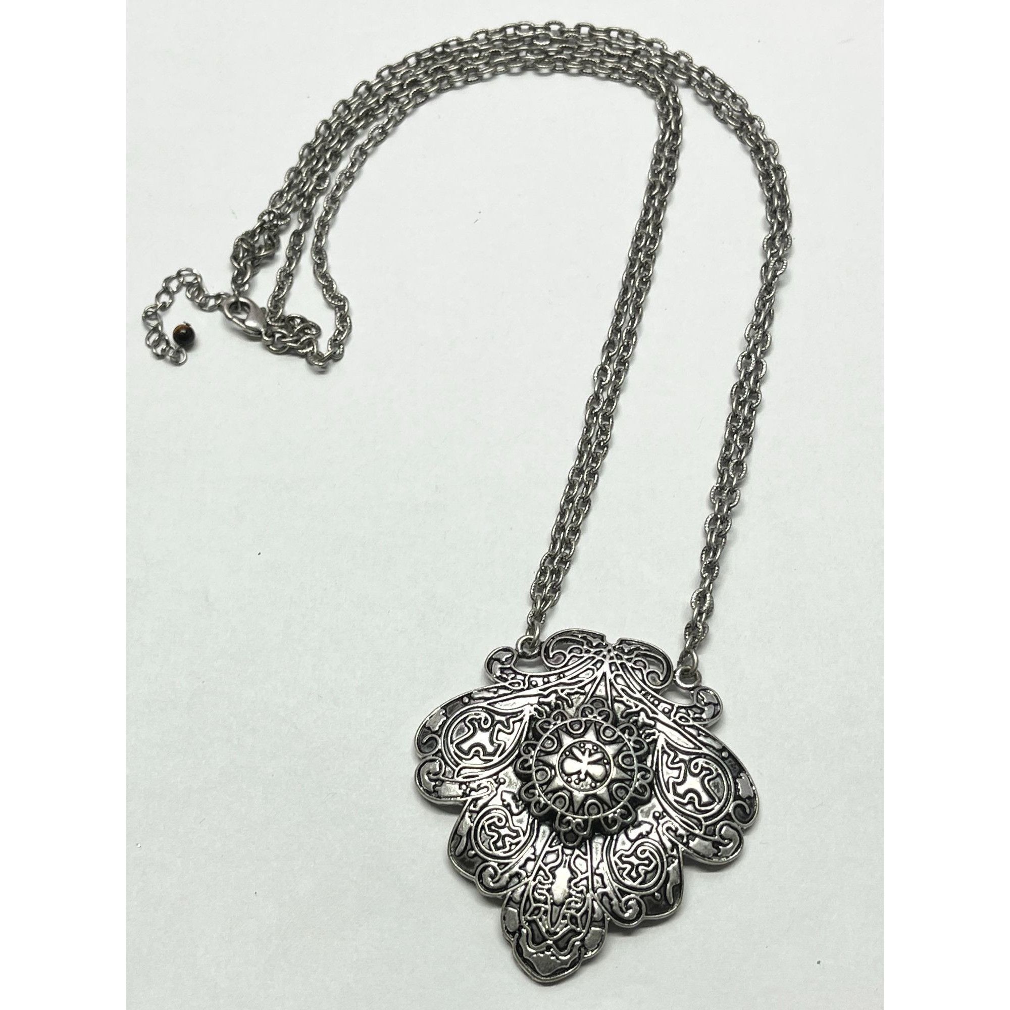 Vintage silver pendant necklace