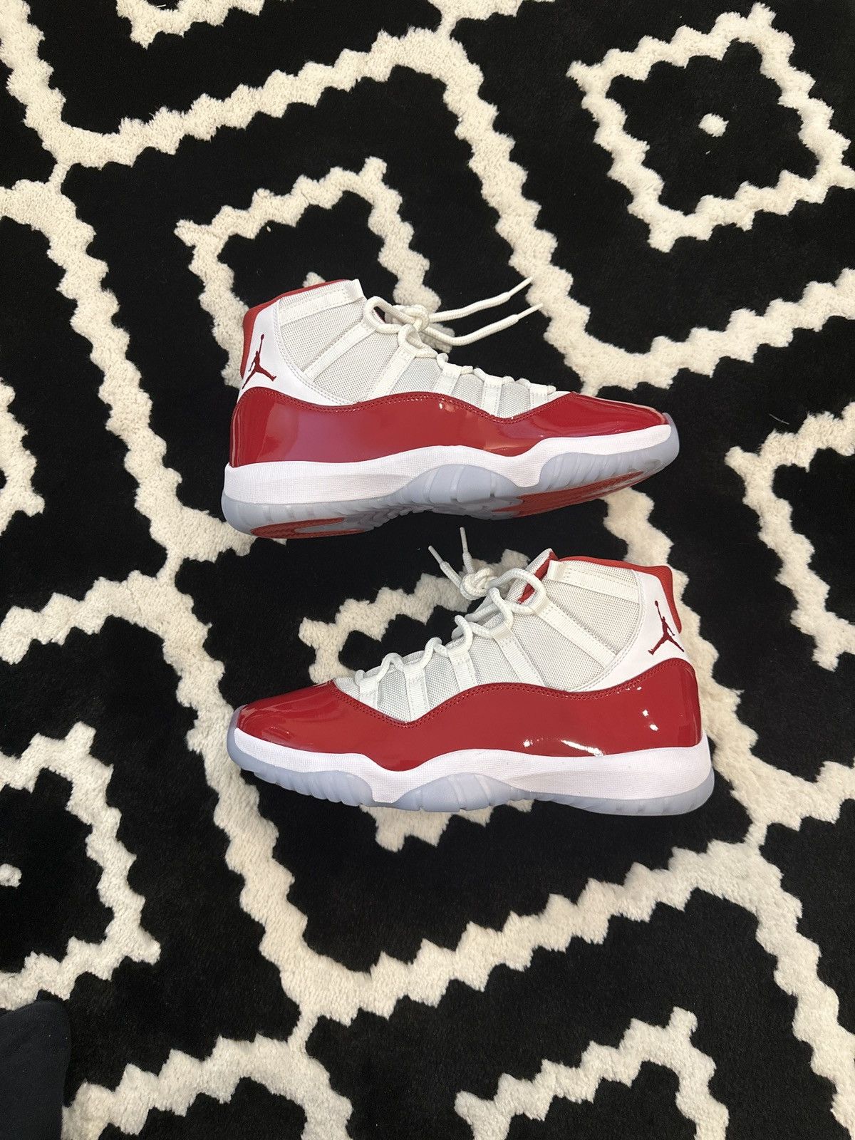 Jordan Brand Air Jordan 1 Retro (cherry) Size US 11 / EU 44 - 3 Thumbnail