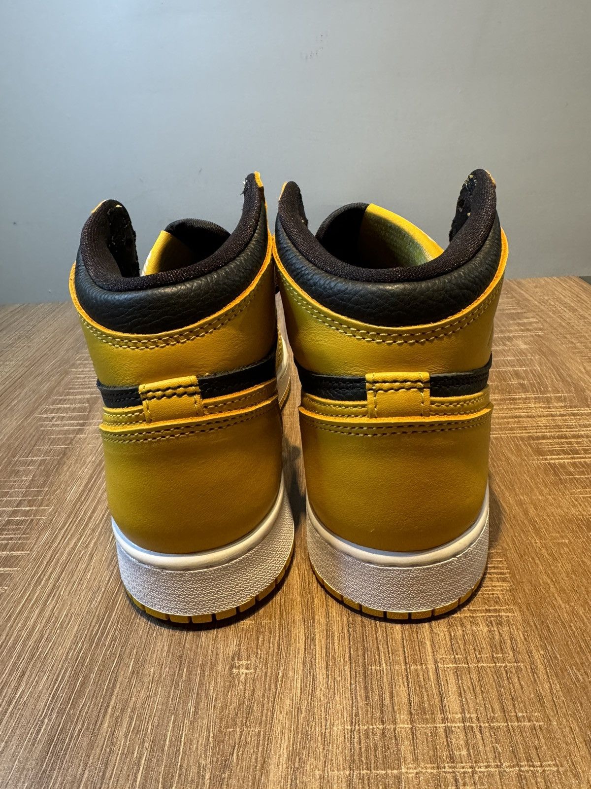 Jordan Brand Nike Air Jordan 1 Retro High OG Pollen Size 5Y Women’s 6.5 Size US 5 / EU 37 - 4 Thumbnail