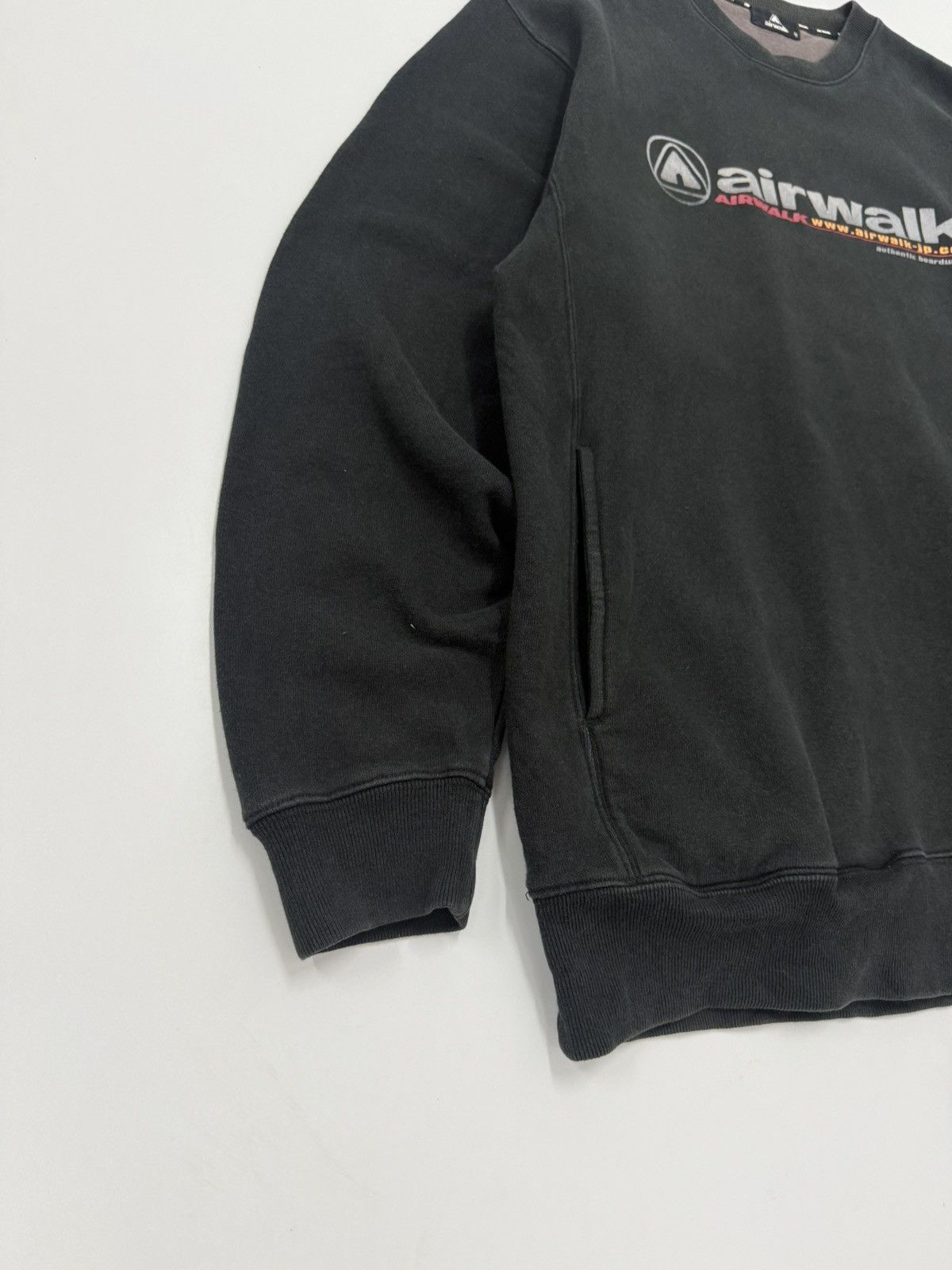 Airwalk 🔥 Airwalk Distressed Skateboard Backhit logo Sweatshirt - M Size US M / EU 48-50 / 2 - 3 Thumbnail