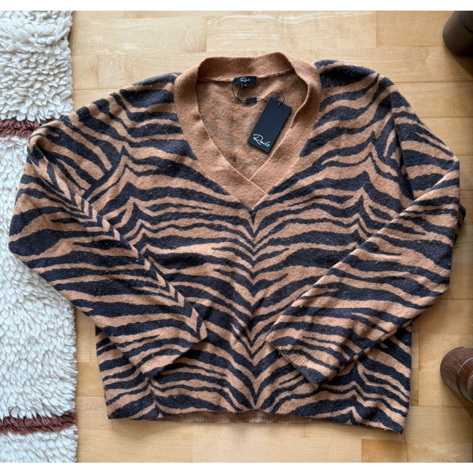 Rails NWT Rails Eleanor Tiger V Neck Sweater Wool Cashmere Blend L Size L / US 10 / IT 46 - 3 Thumbnail
