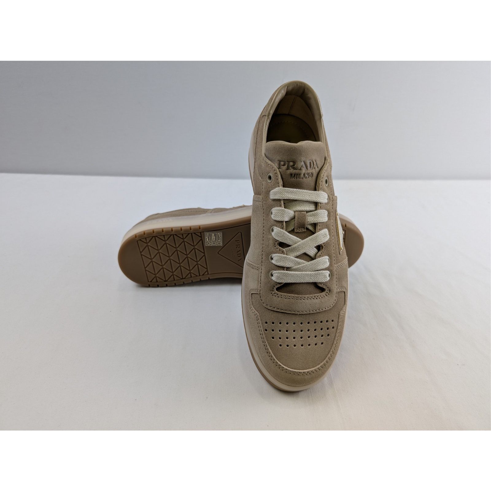 Prada o1rshd1 Downtown Delavé Suede Trainers Sneakers in ecru Size US 10 / EU 43 - 15 Thumbnail