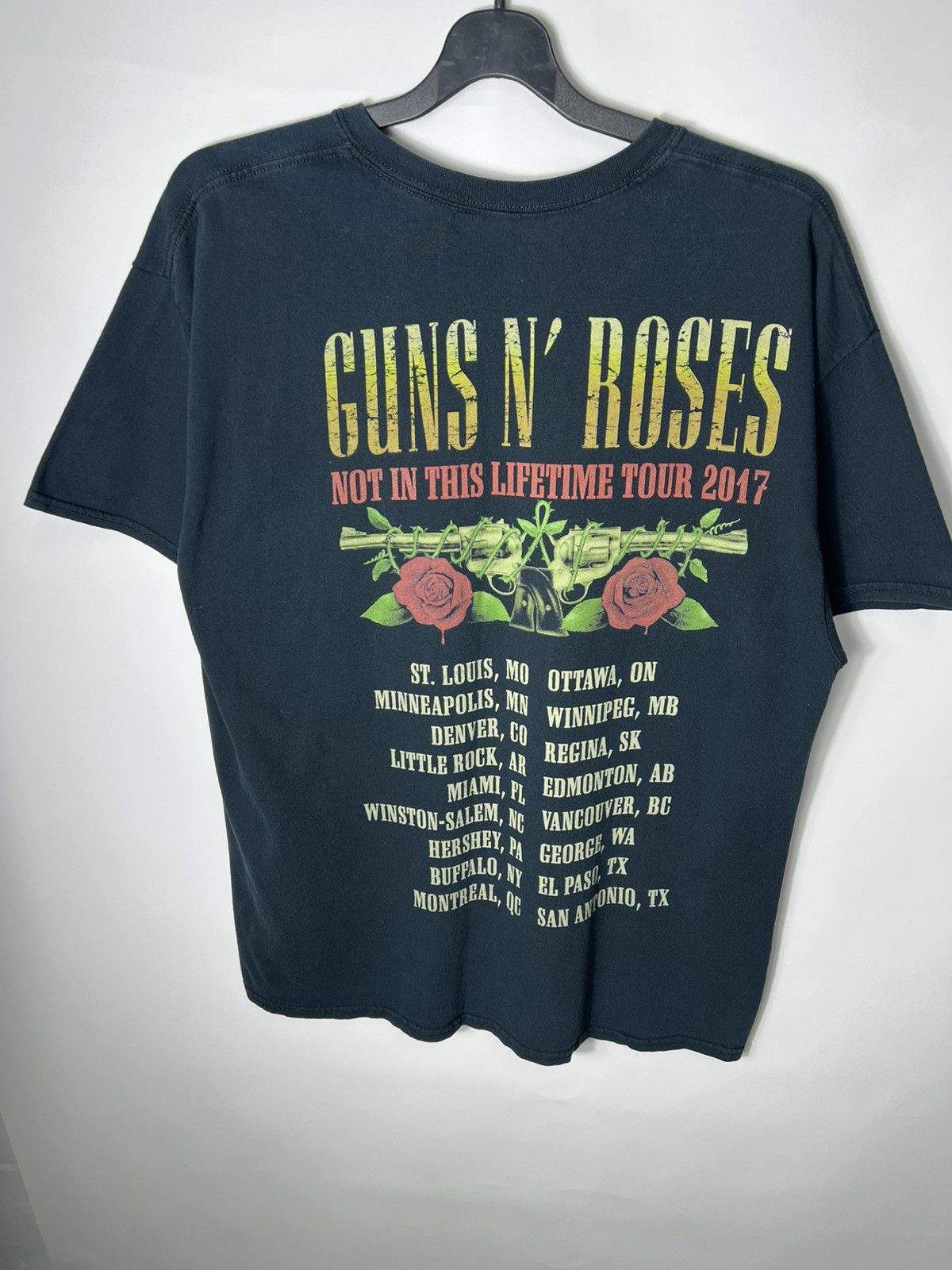 Guns N' Roses Vintage streetwear band rock tour Guns N Roses T-shirt Size US XL / EU 56 / 4 - 4 Thumbnail