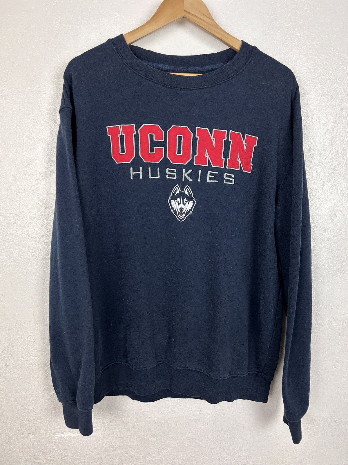 Vintage Vintage Connecticut Storrs Uconn Huskies Sweatshirt Crewneck Size US XL / EU 56 / 4 - 1 Thumbnail