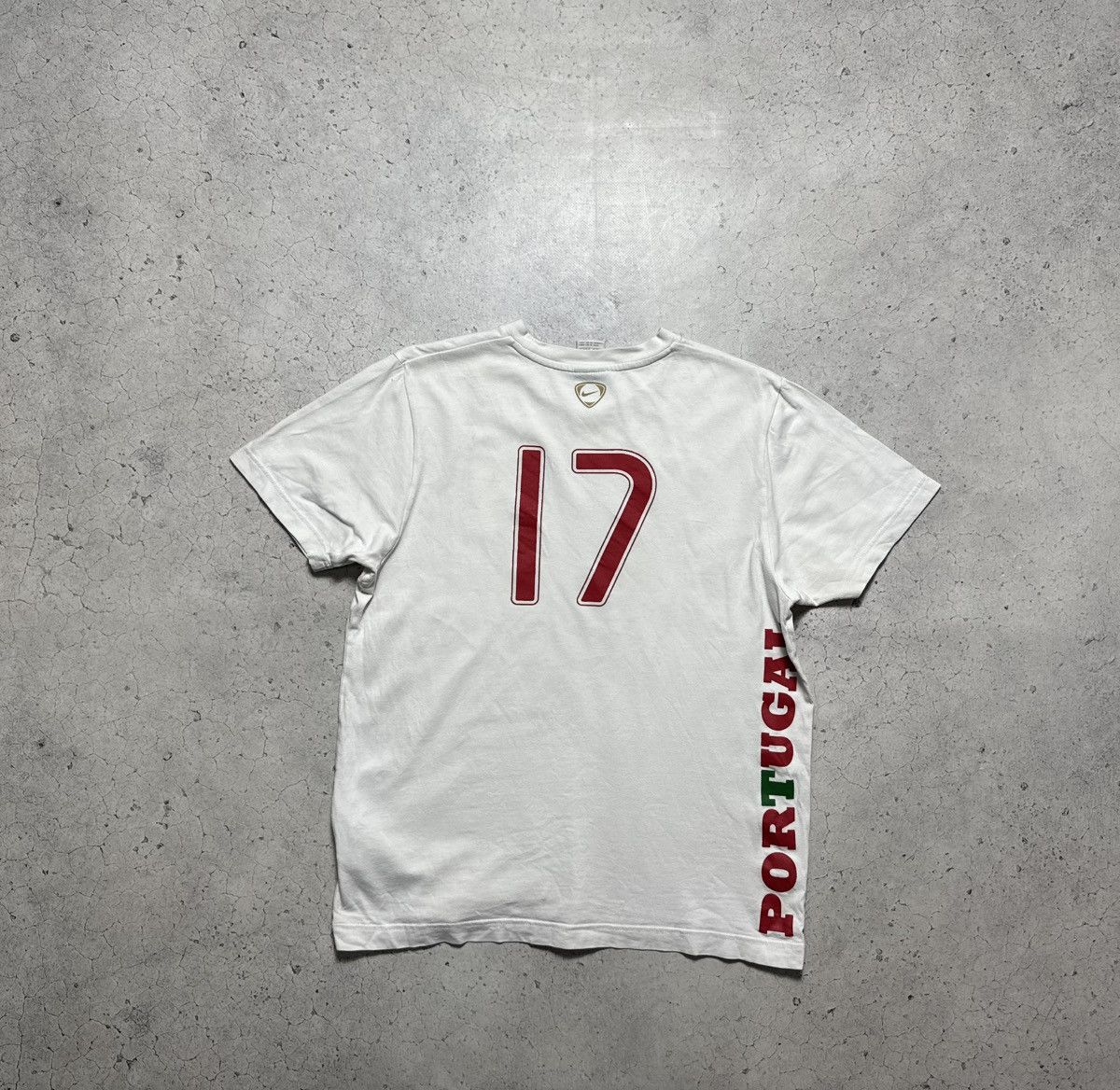 Nike Nike Portugal Team #17 Ronaldo Vintage Football Shirt Size US M / EU 48-50 / 2 - 11 Thumbnail