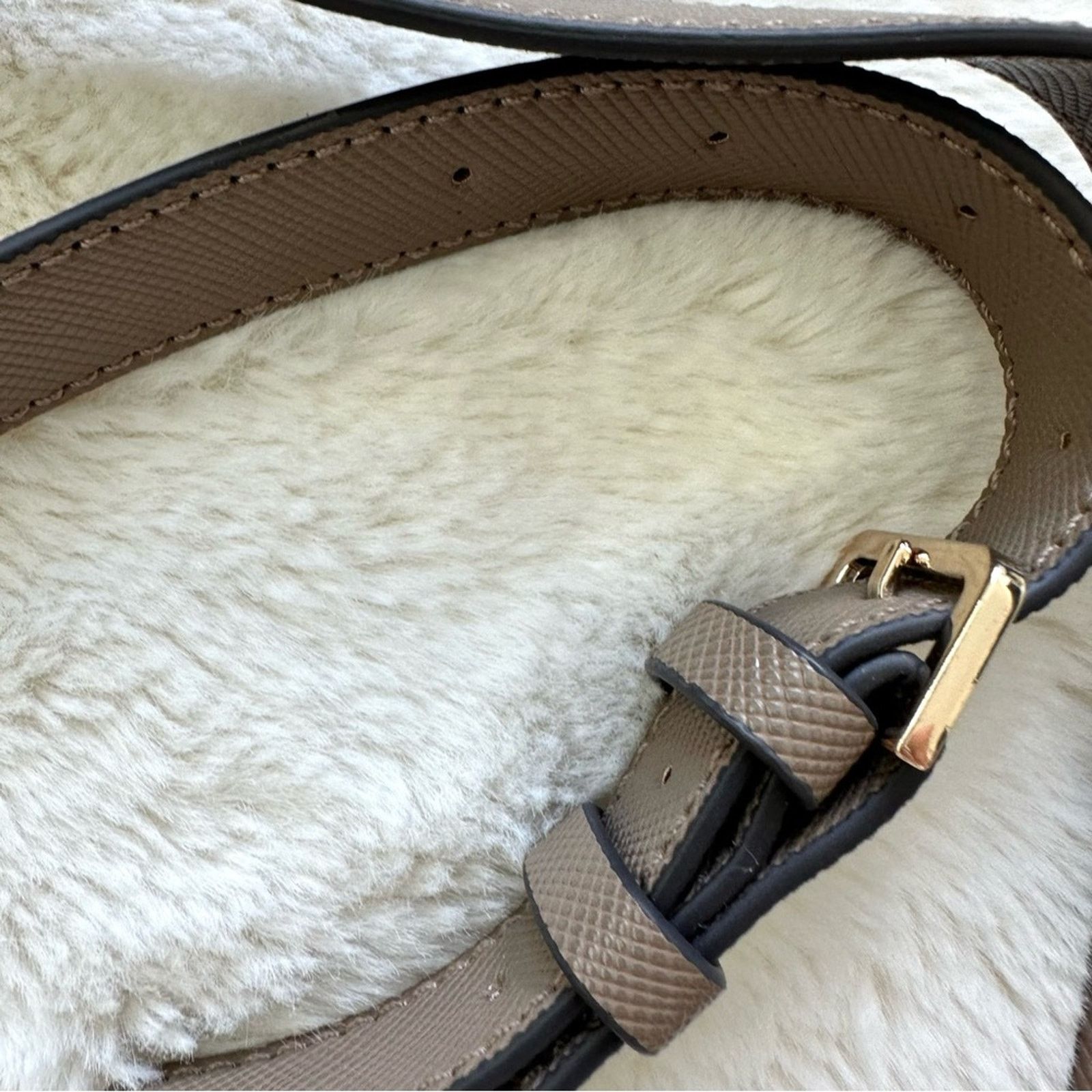 Guess NWT!!! Guess camera crossbody bag Retail 128$ Size ONE SIZE - 3 Thumbnail