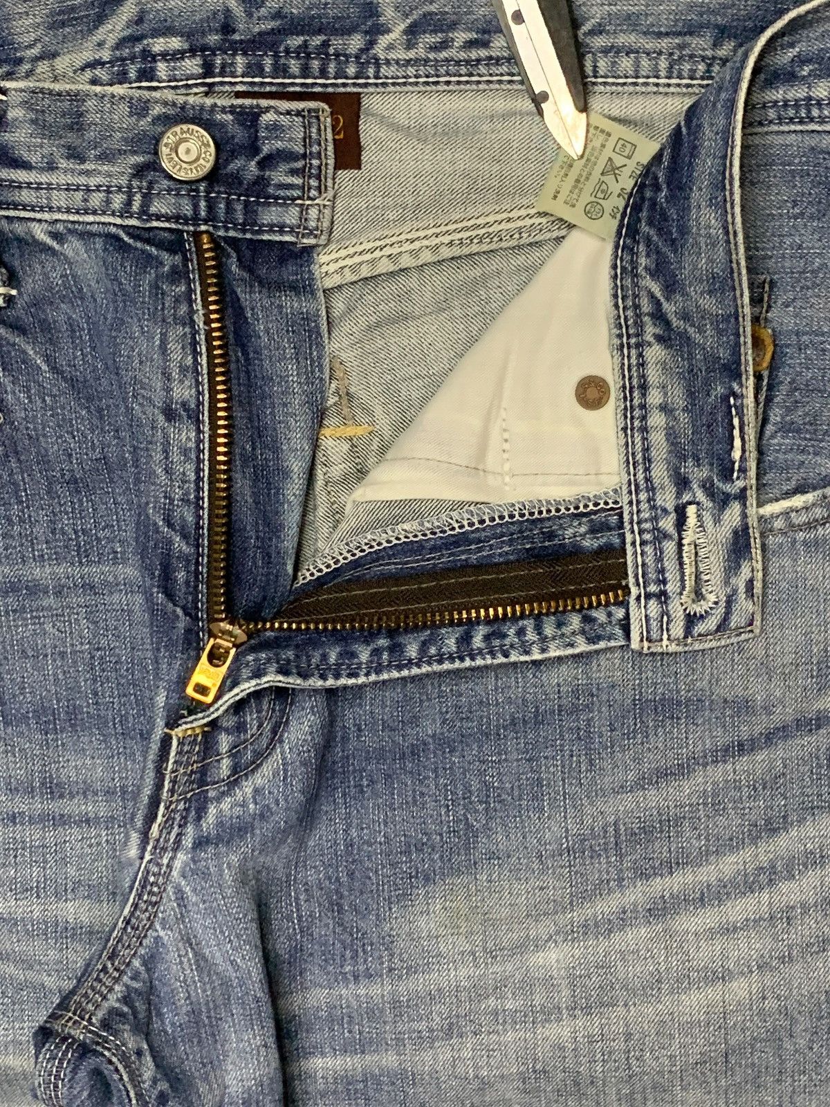 Levi's Vintage 90s Levis 502 Faded Blue Wash Distress Baggy Jeans Size US 32 / EU 48 - 9 Thumbnail