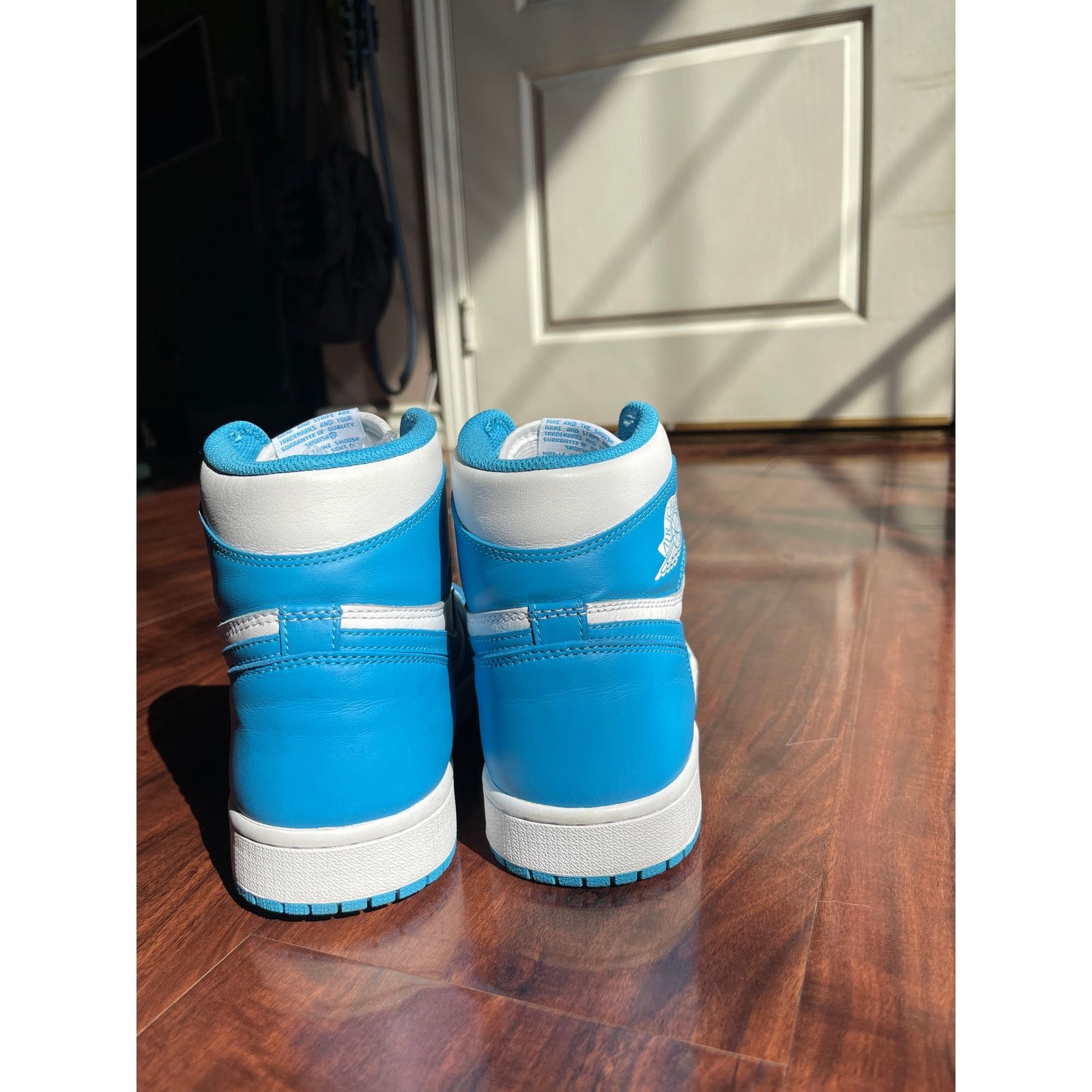 Jordan Brand 2015 Air Jordan 1 Retro High OG "UNC" Size US 9 / EU 42 - 4 Thumbnail