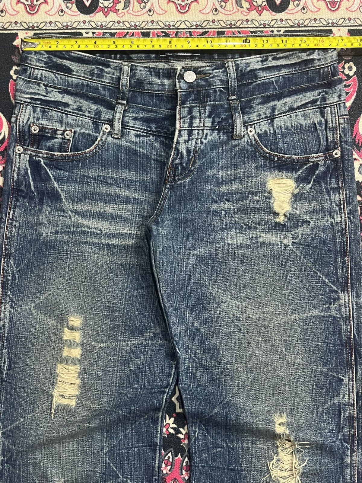 Le Grande Bleu (L.G.B.) Vintage African Taro Shattered Double Waist Distressed Jeans Size US 31 - 13 Thumbnail