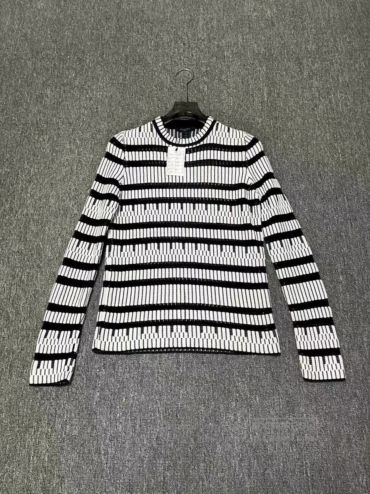 Louis Vuitton Louis Vuitton Black and White Knit Sweater. Size M / US 6-8 / IT 42-44 - 1 Thumbnail