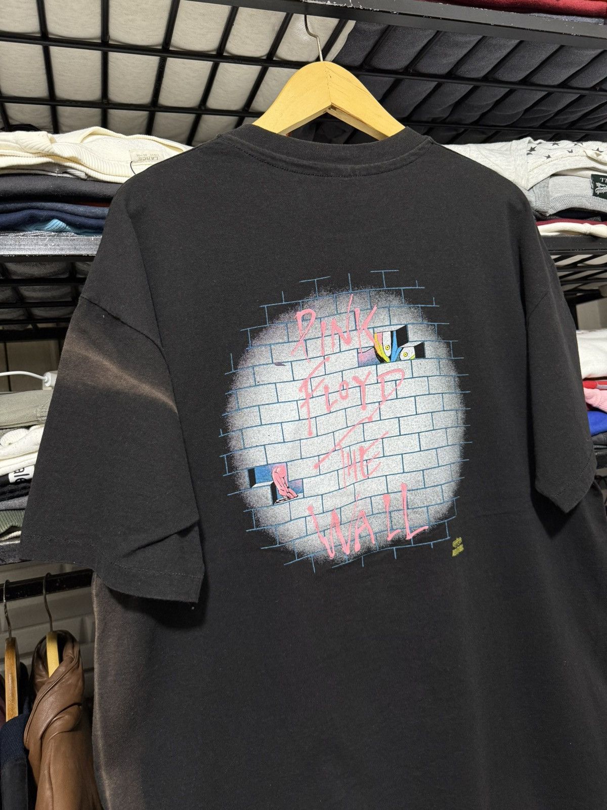 Band Tees Vintage pink floyd the wall 1982 gerard scarfe tshirt Size US XL / EU 56 / 4 - 4 Thumbnail