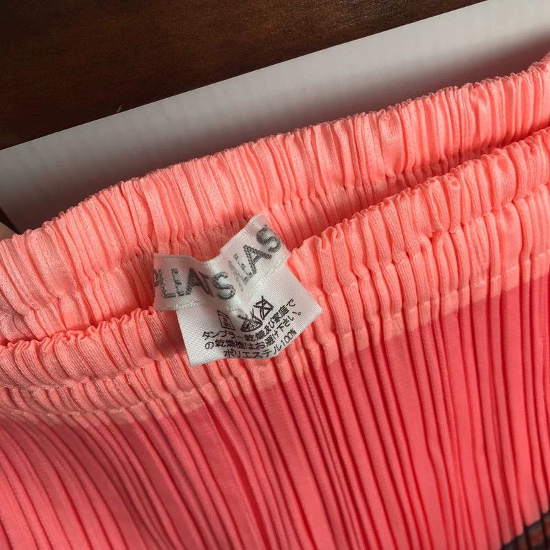 Issey Miyake Issey Miyake size:3 Pink pleated vintage ice cream skirt Size 31" - 2 Thumbnail