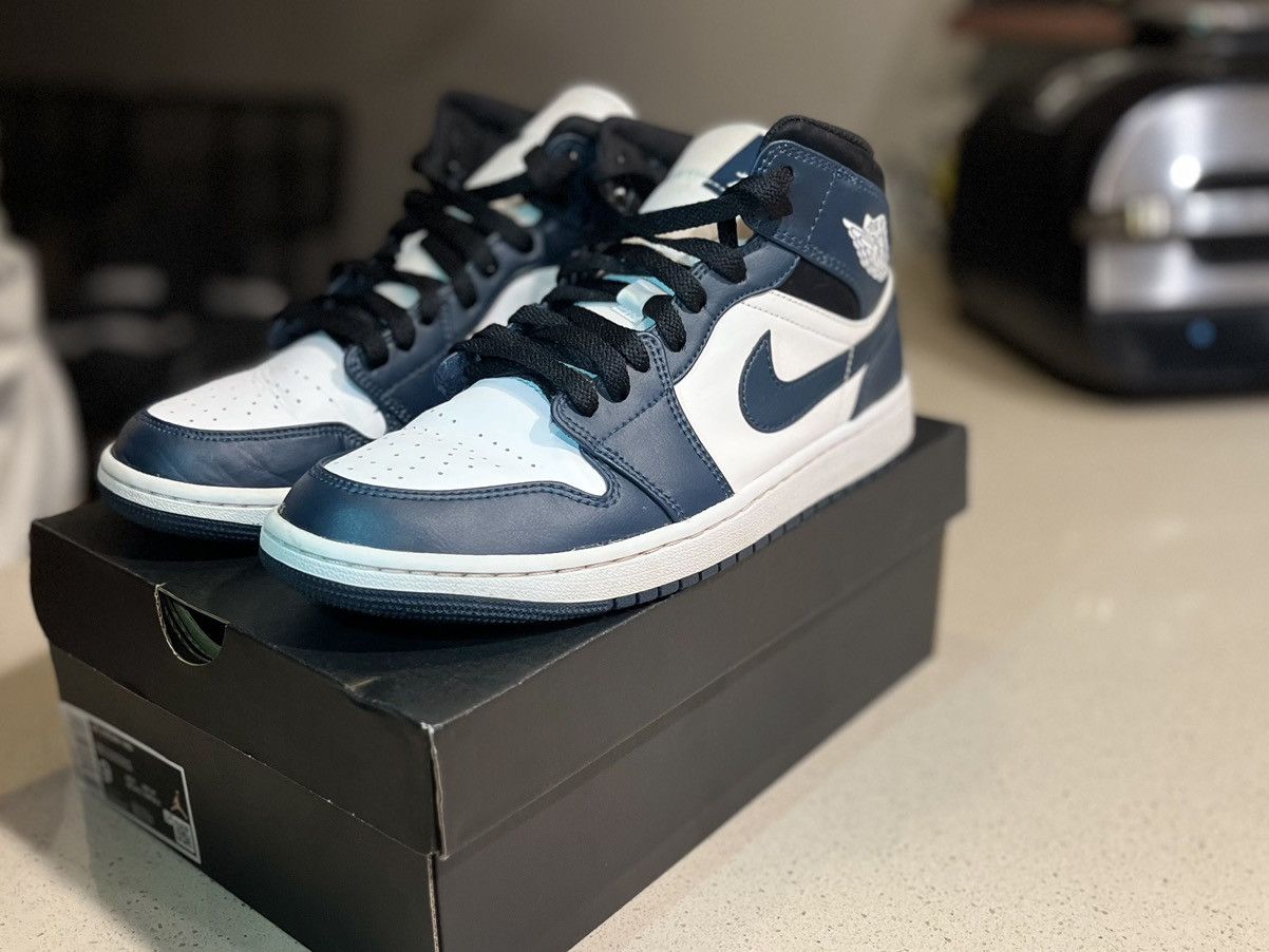 Nike Air Jordan 1 Mid Armory Navy Size US 9 / EU 42 - 2 Thumbnail
