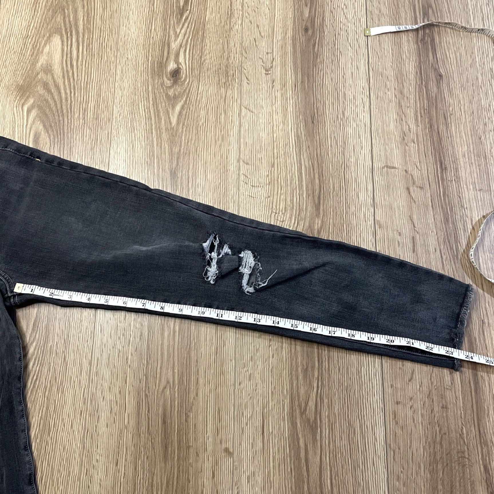 American Eagle Outfitters AMERICAN EAGLE Super Stretch Black Hi Rise Crop Jeggings Size 0 Womens Size 25" / US 0 / IT 36 - 6 Thumbnail