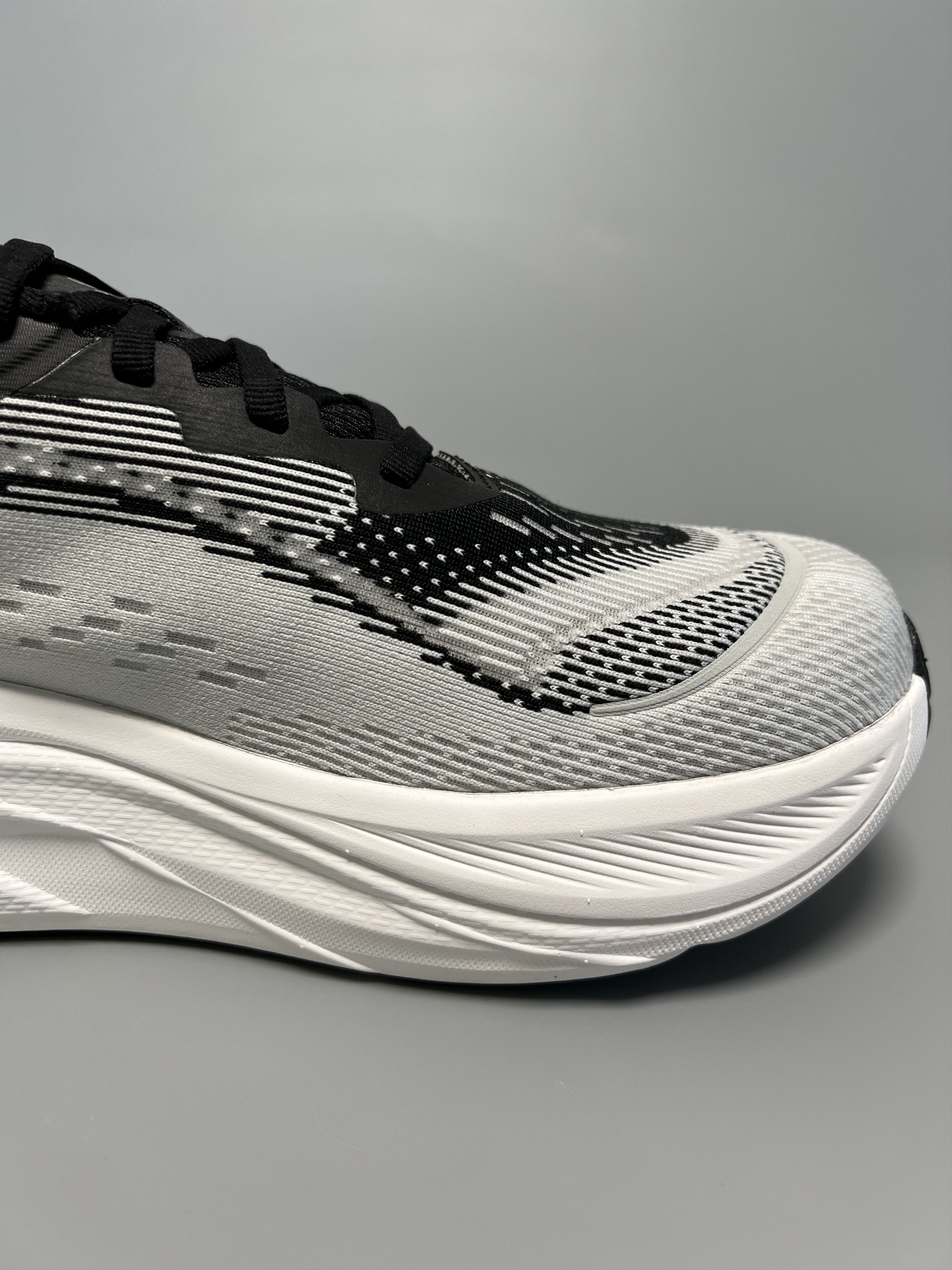 Hoka 11D Hoka One One Skyflow Wide Running Shoes Gym Walking Size US 11 / IT 41 - 7 Thumbnail