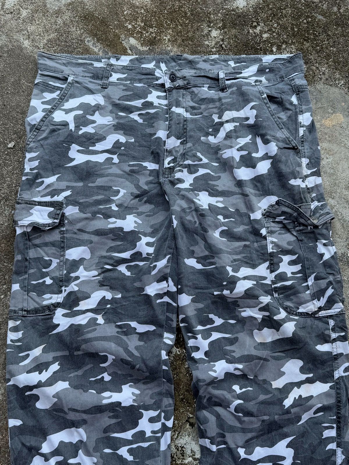 If Six Was Nine × Japanese Brand × Le Grande Bleu (L.G.B.) japanese brand camo cargo pants Size US 36 / EU 52 - 4 Thumbnail