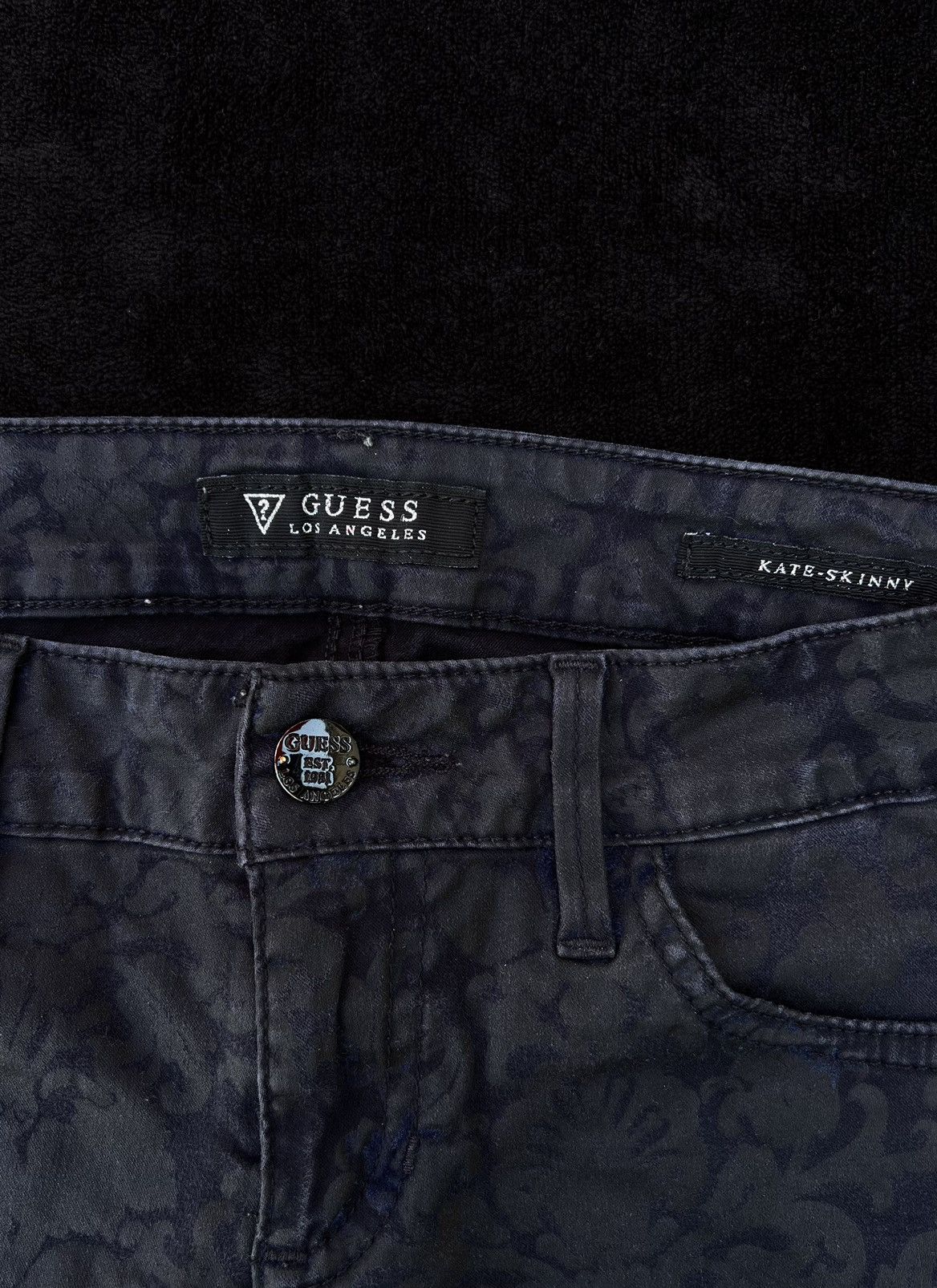 Guess × Vintage Guess Patterned Skinny Jeans Size 27" / US 4 / IT 40 - 2 Thumbnail