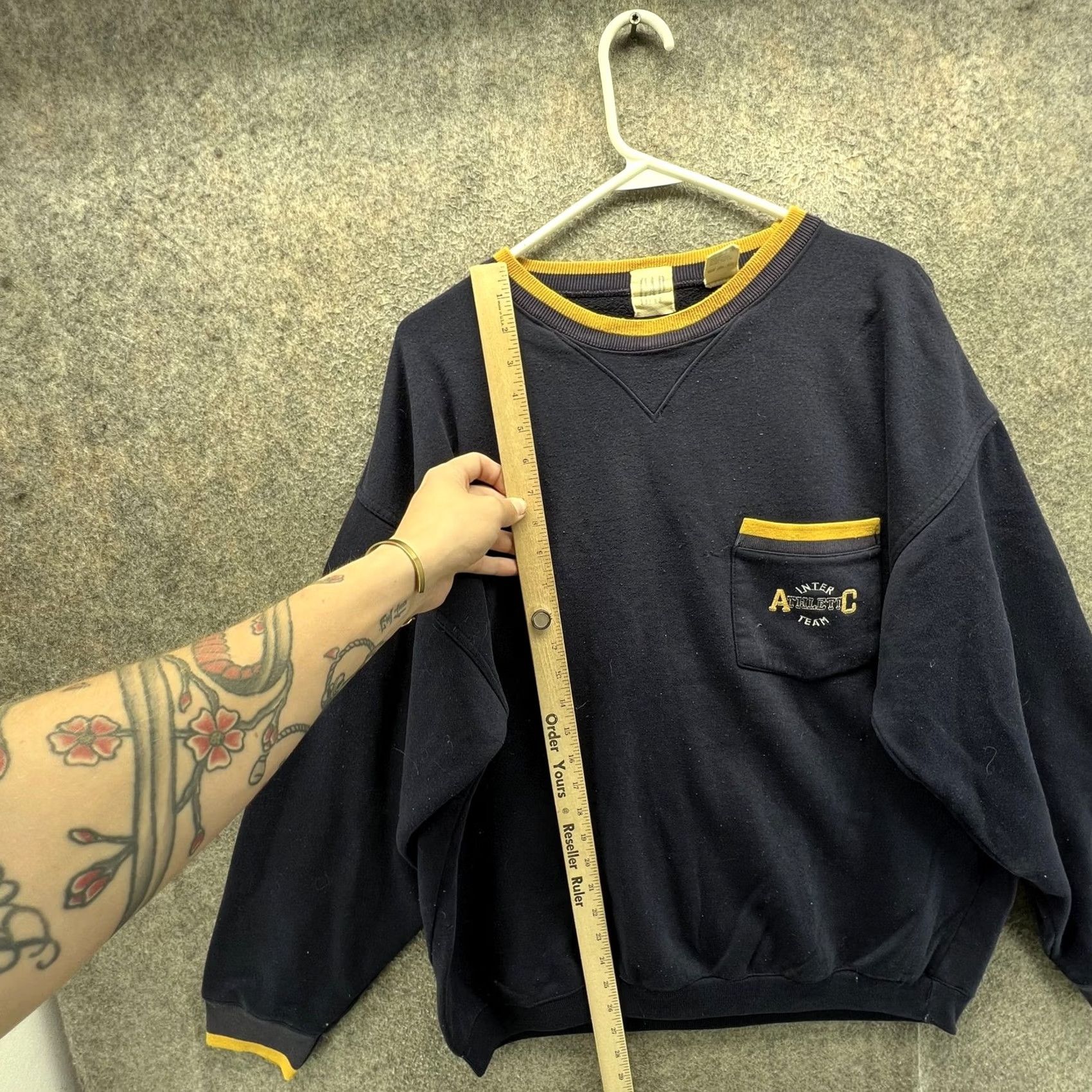 Gap VINTAGE Gap Sweatshirt Mens Large Blue Athletic Team Pocket Fleece Crewneck 90s Size US L / EU 52-54 / 3 - 5 Thumbnail