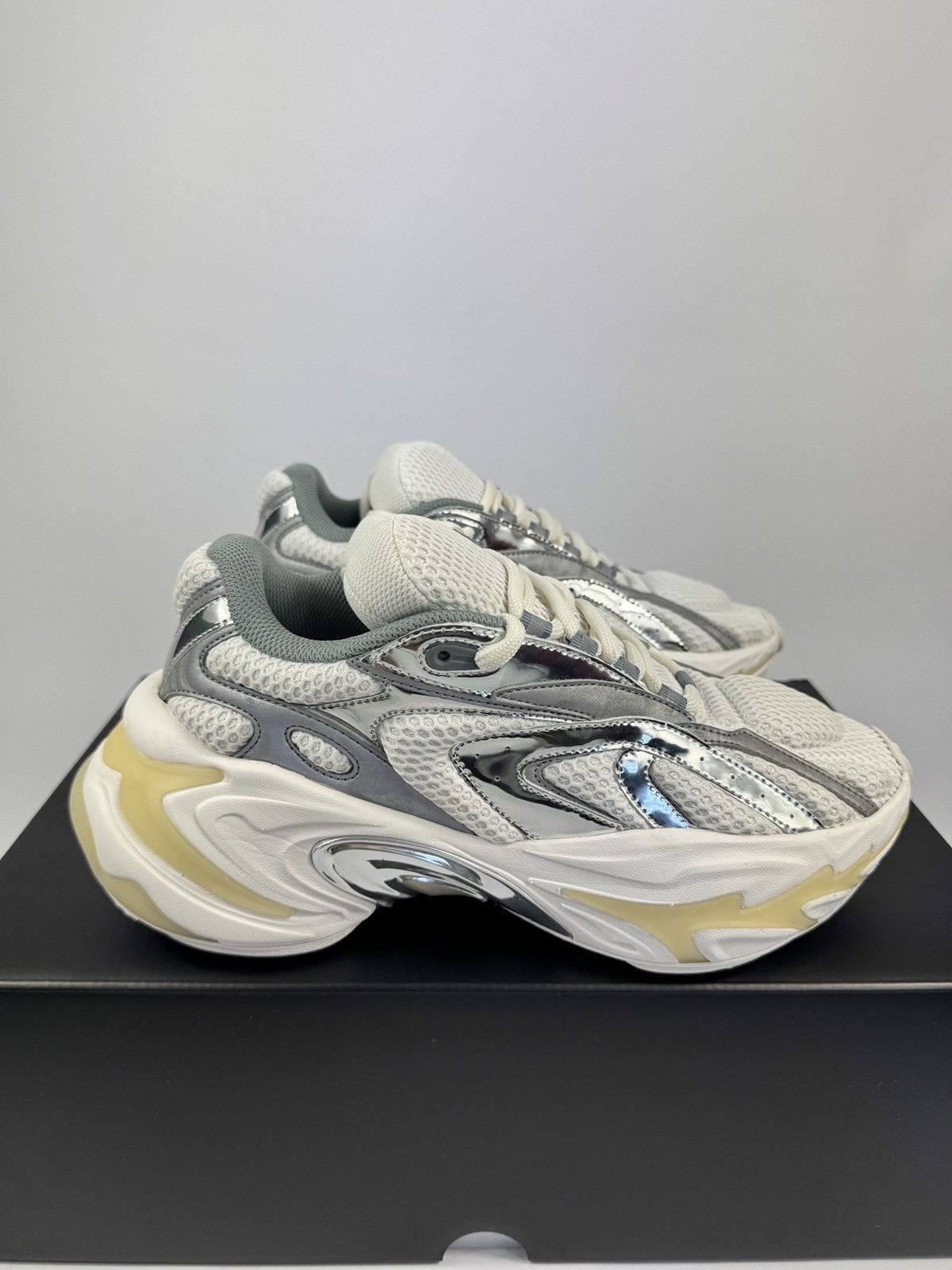 Various ZERO SNOW WHITE/ LIQUID LUSTER SNEAKERS Size US 10 / EU 43 - 1 Thumbnail