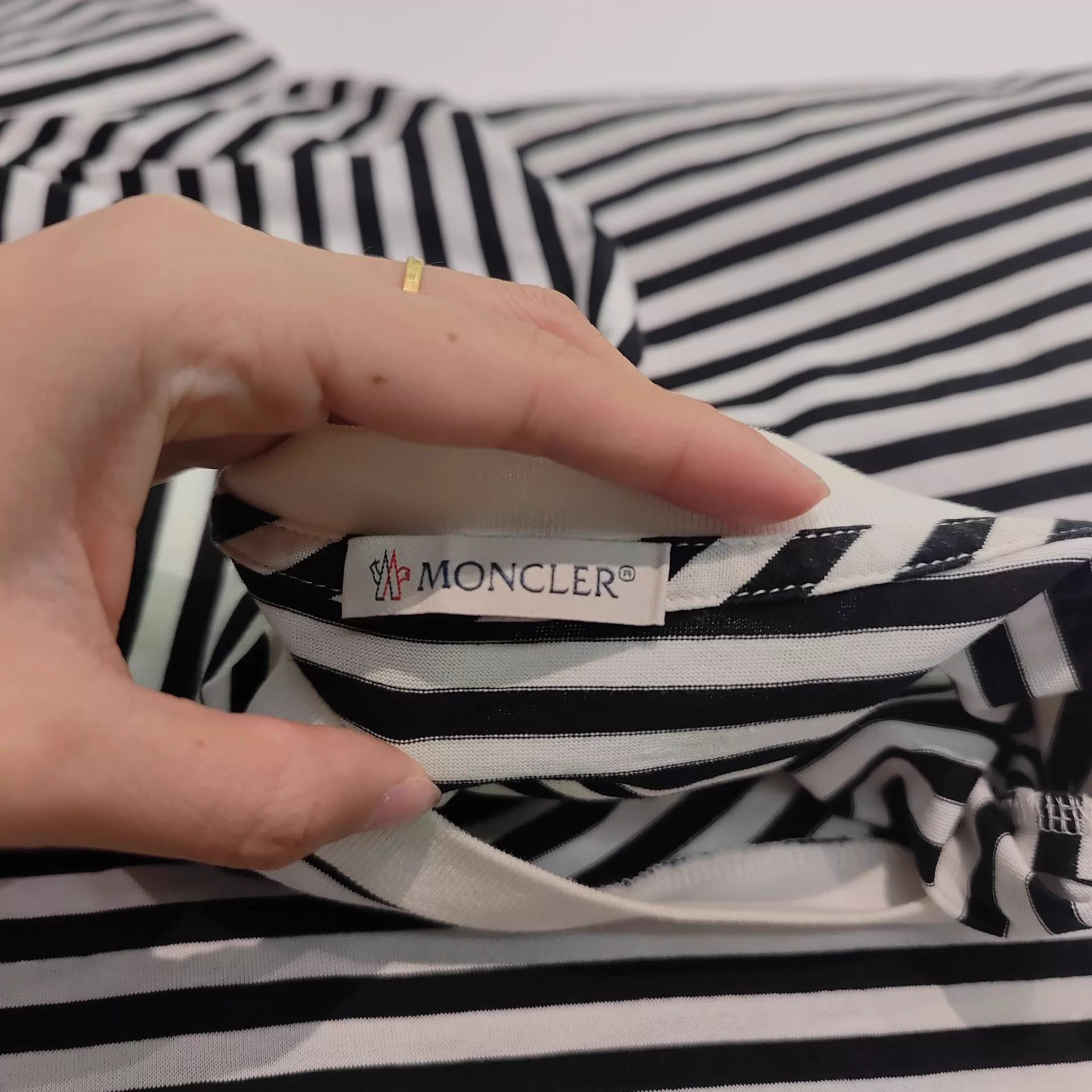 Moncler Moncler Short Sleeve Tee M Size M / US 6-8 / IT 42-44 - 4 Thumbnail