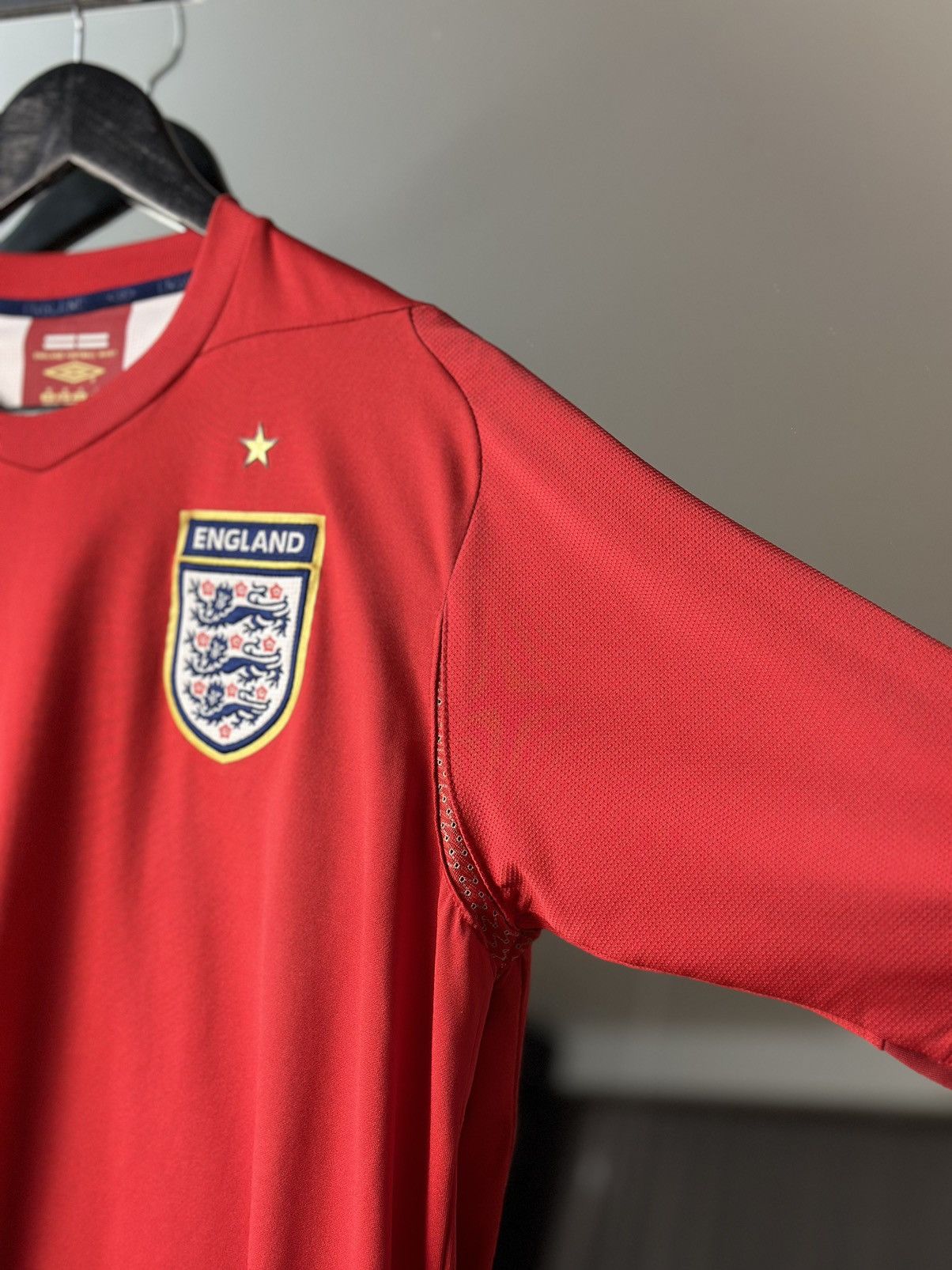 Umbro ENGLAND 2006 2008 AWAY FOOTBALL SHIRT SOCCER JERSEY WALCOTT Size US M / EU 48-50 / 2 - 7 Thumbnail
